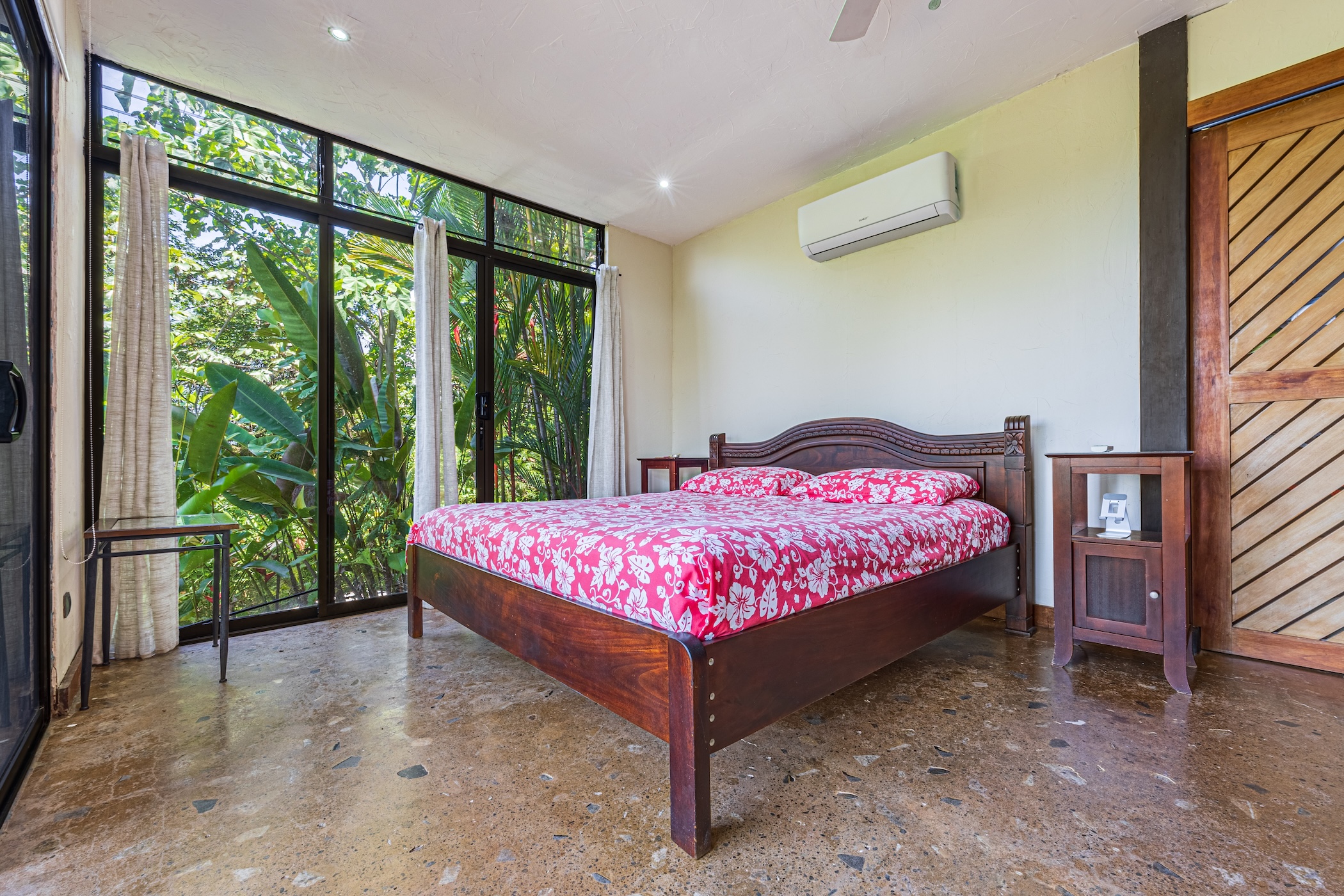 LUXURY RESIDENCE 3 BEDROOM HOME ON 6 ACRES WITH PACIFIC OCEAN VIEWS, IN MATAPALO