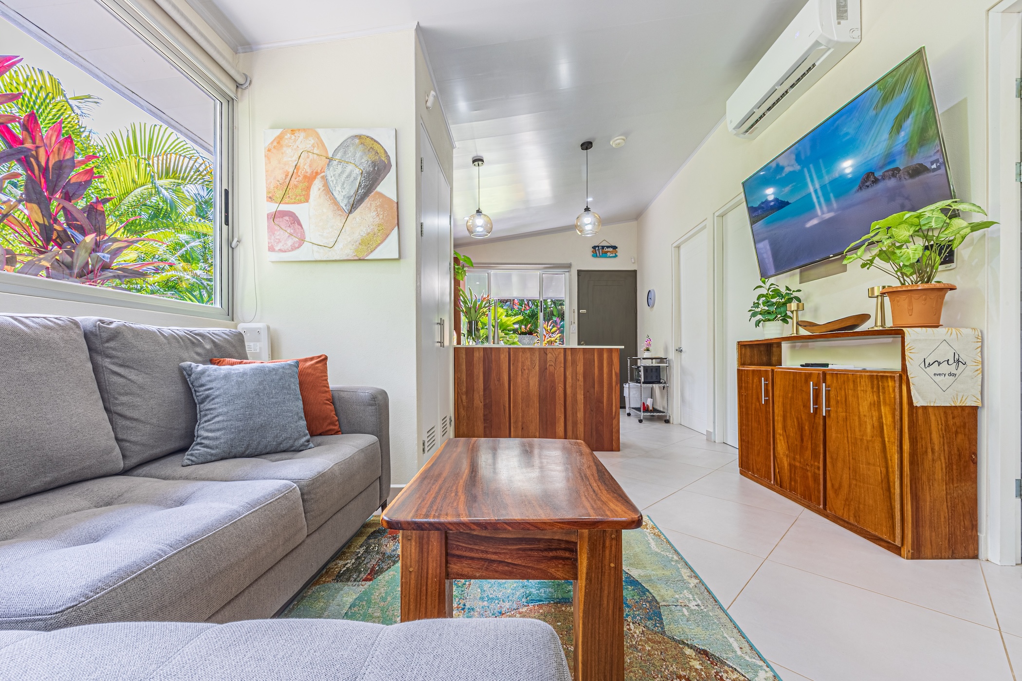 HOUSE WITH PRIVATE POOL AND TROPICAL GARDENS NEAR THE BEACH, IN BAHÍA BALLENA, UVITA