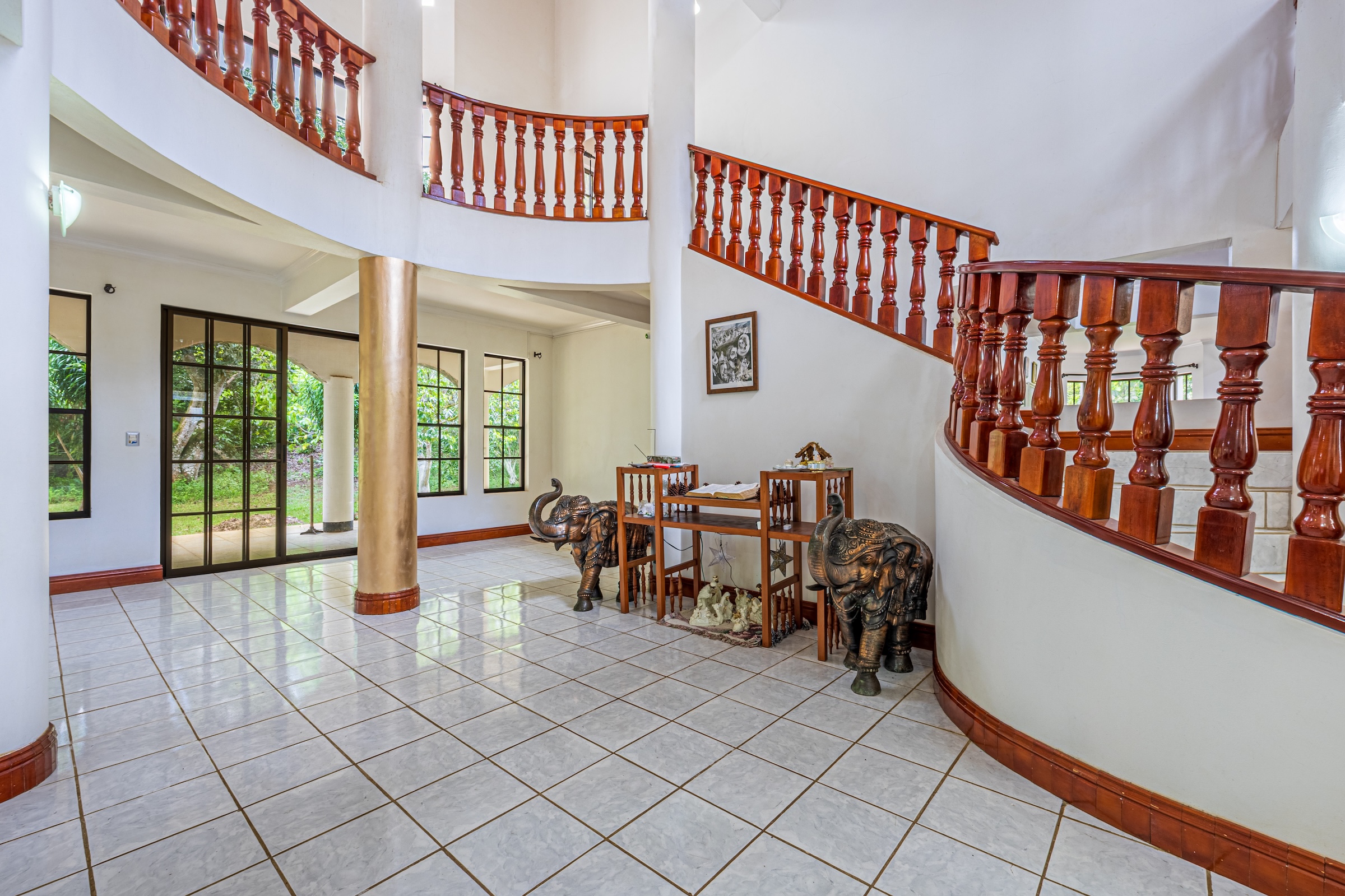 TWO-STORY FAMILY RESIDENCE WITH POOL AND EXPANSIVE GARDENS, IN PÉREZ ZELEDÓN – 4.58 ACRES