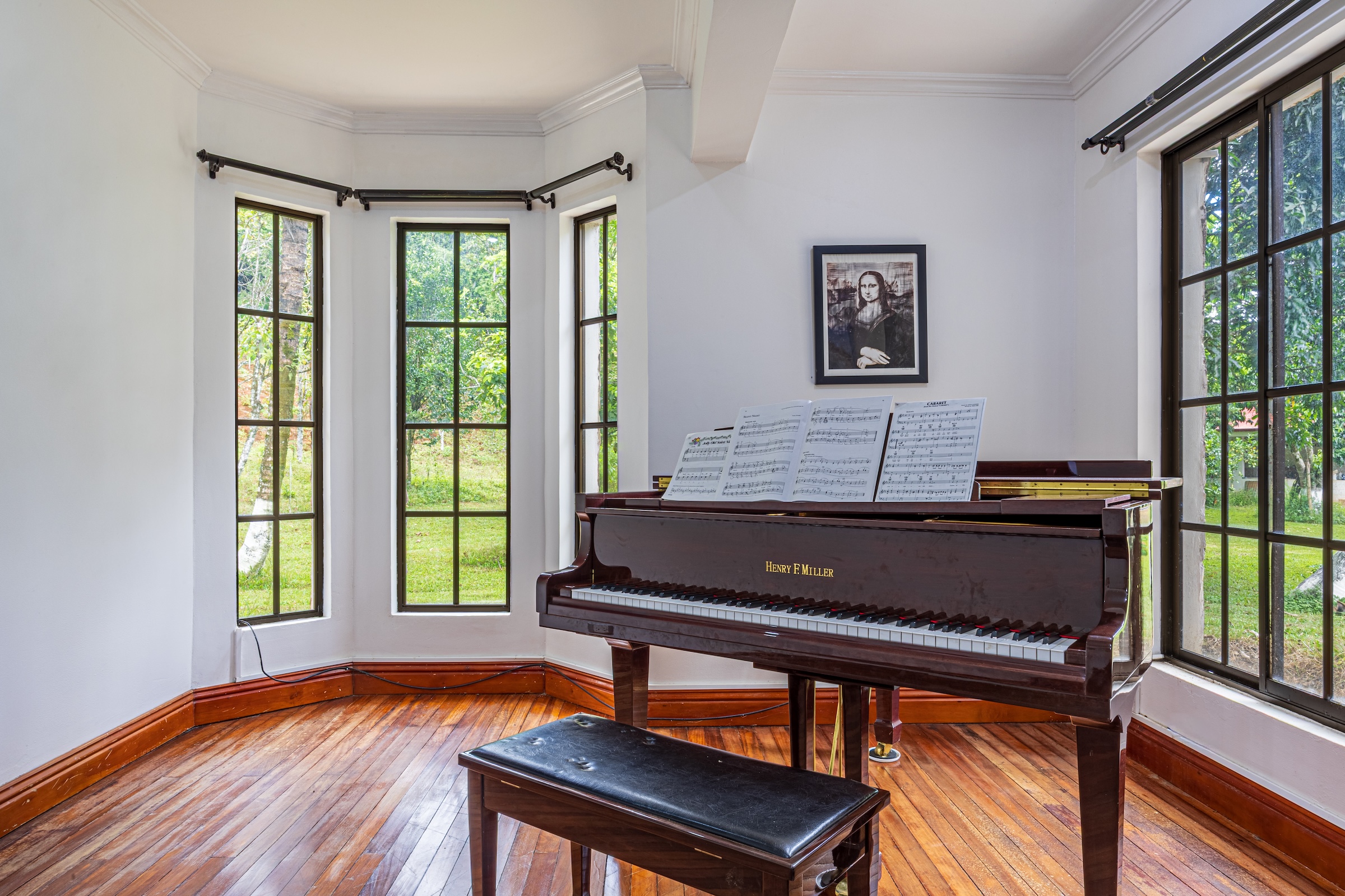 TWO-STORY FAMILY RESIDENCE WITH POOL AND EXPANSIVE GARDENS, IN PÉREZ ZELEDÓN – 4.58 ACRES