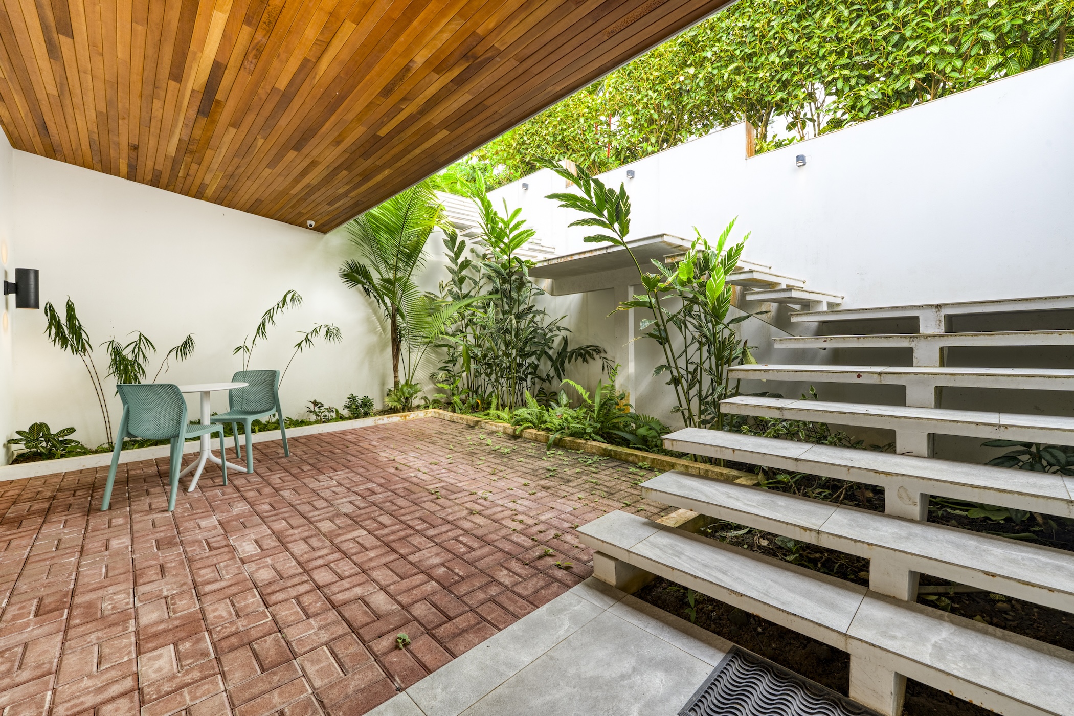 LUXURY VILLA WITH INFINITY POOL, OCEAN VIEWS, AND INVESTMENT POTENTIAL, IN OJOCHAL