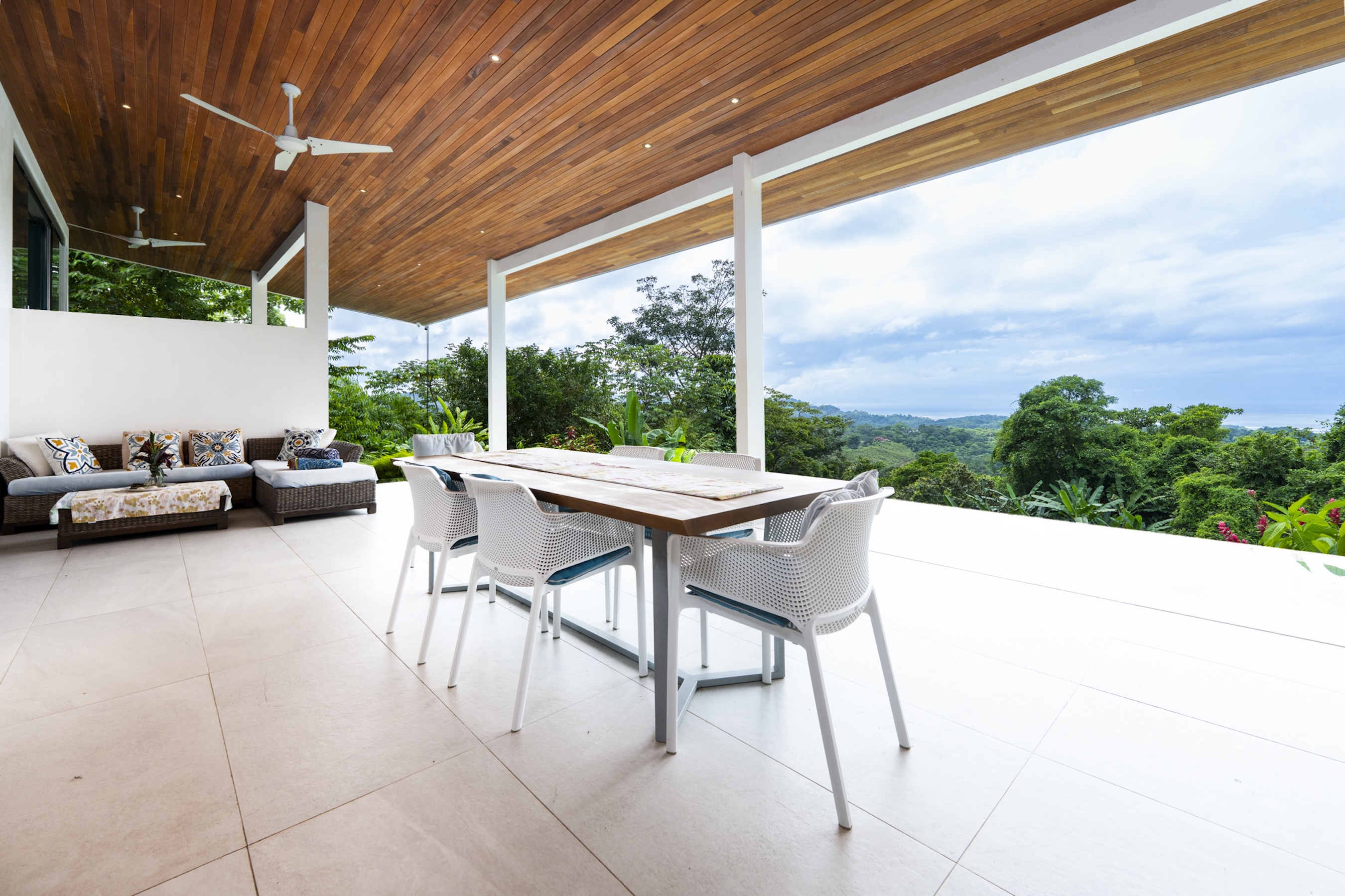 LUXURY VILLA WITH INFINITY POOL, OCEAN VIEWS, AND INVESTMENT POTENTIAL, IN OJOCHAL