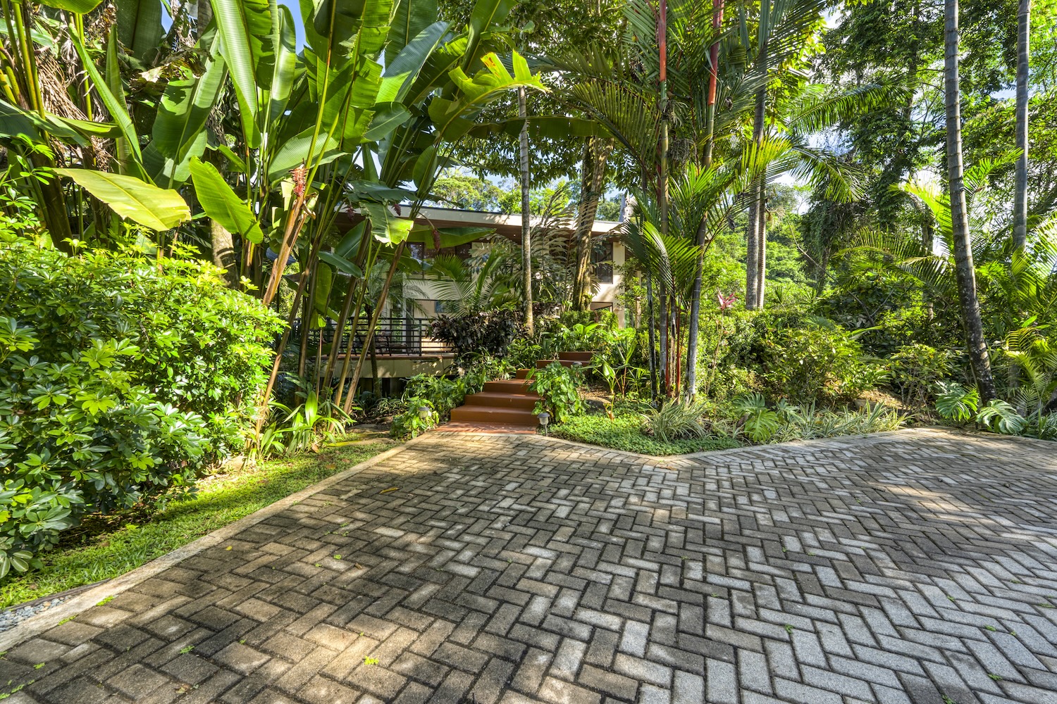 PRIVATE HOME WITH POOL, JUNGLE, AND PANORAMIC PACIFIC VIEWS, IN UVITA – 2.72 ACRES