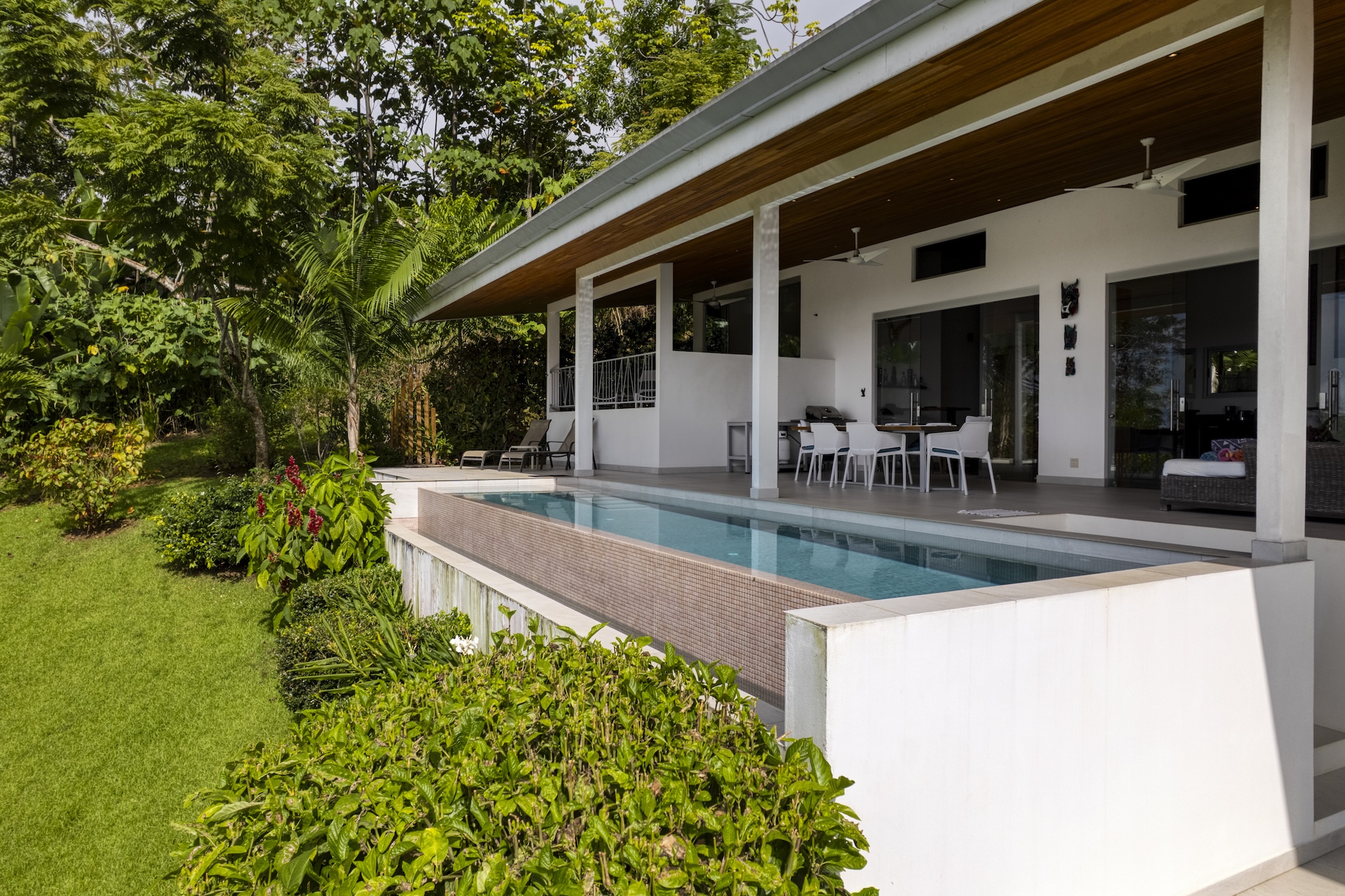 LUXURY VILLA WITH INFINITY POOL, OCEAN VIEWS, AND INVESTMENT POTENTIAL, IN OJOCHAL