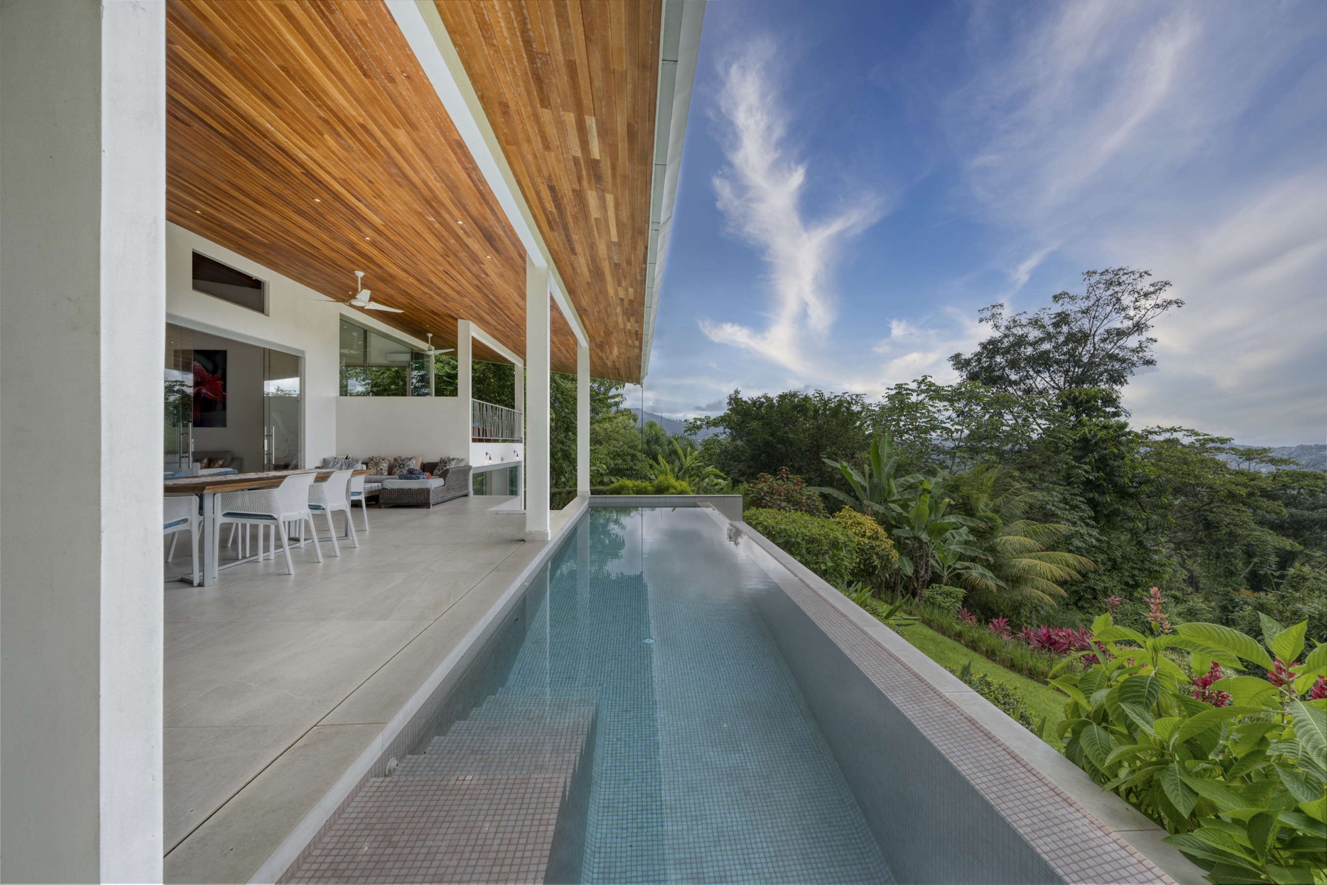 LUXURY VILLA WITH INFINITY POOL, OCEAN VIEWS, AND INVESTMENT POTENTIAL, IN OJOCHAL