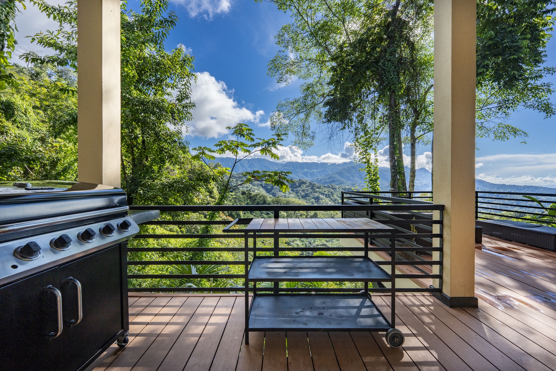 PRIVATE HOME WITH POOL, JUNGLE, AND PANORAMIC PACIFIC VIEWS, IN UVITA – 2.72 ACRES