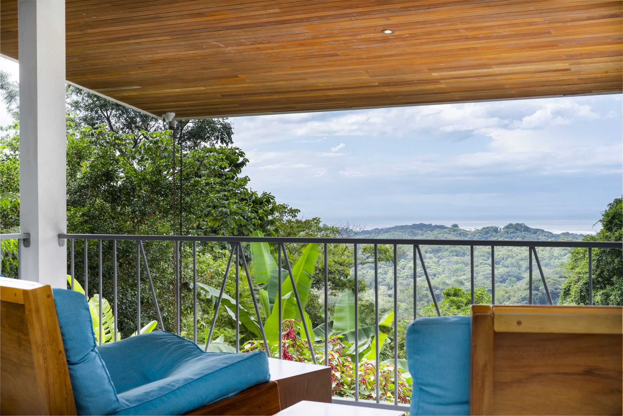 LUXURY VILLA WITH INFINITY POOL, OCEAN VIEWS, AND INVESTMENT POTENTIAL, IN OJOCHAL