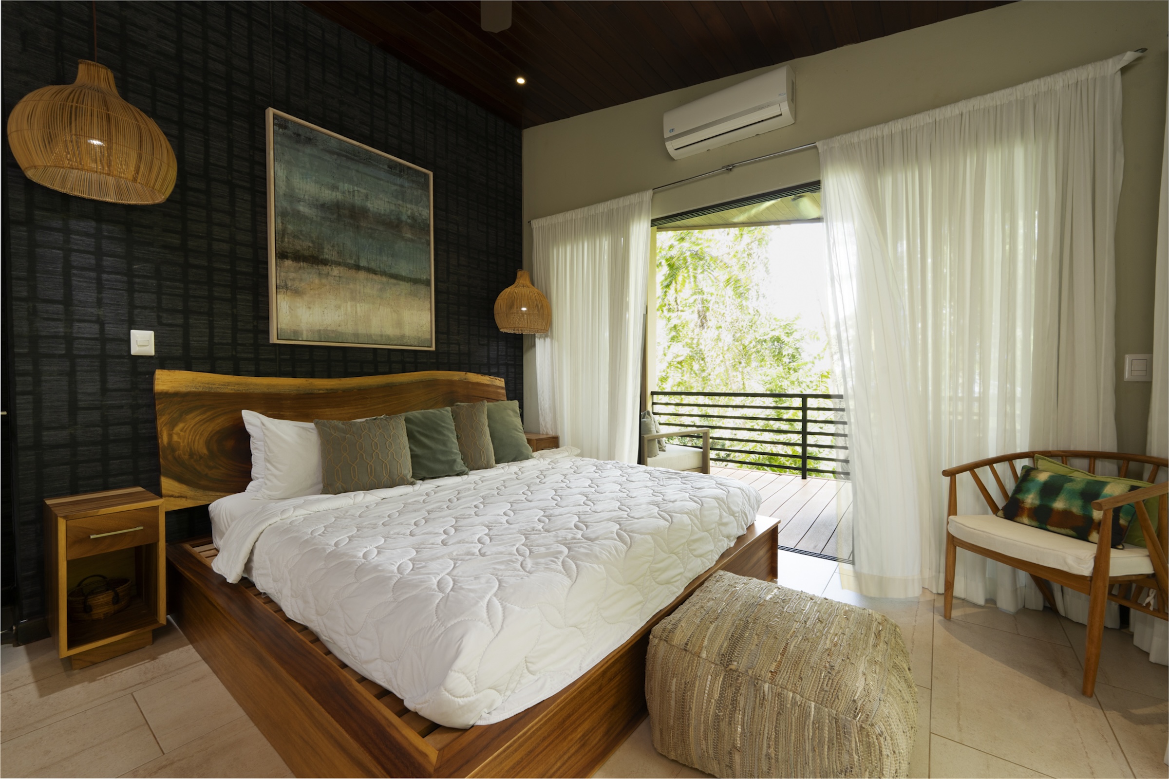 PRIVATE HOME WITH POOL, JUNGLE, AND PANORAMIC PACIFIC VIEWS, IN UVITA – 2.72 ACRES