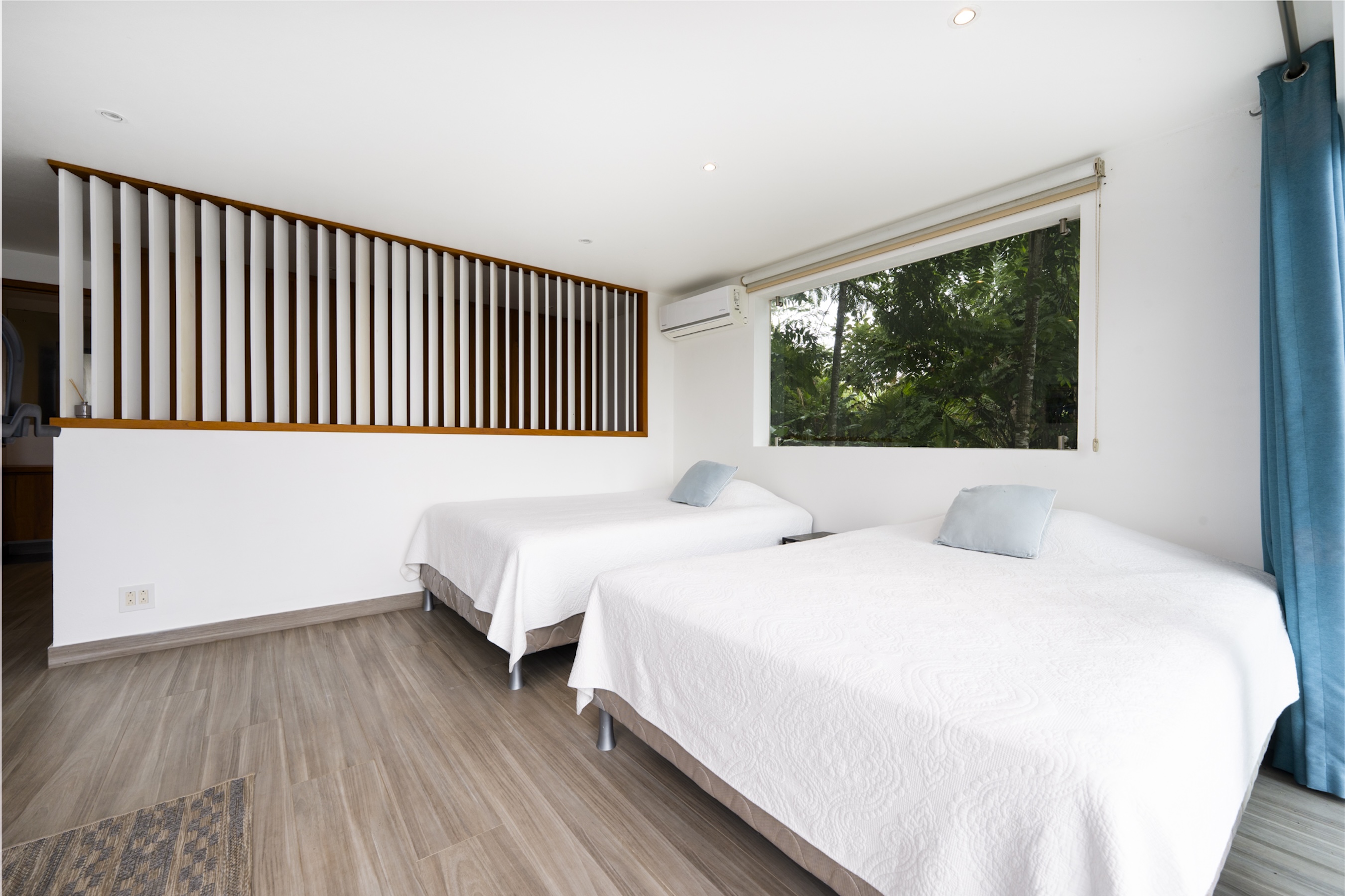 LUXURY VILLA WITH INFINITY POOL, OCEAN VIEWS, AND INVESTMENT POTENTIAL, IN OJOCHAL