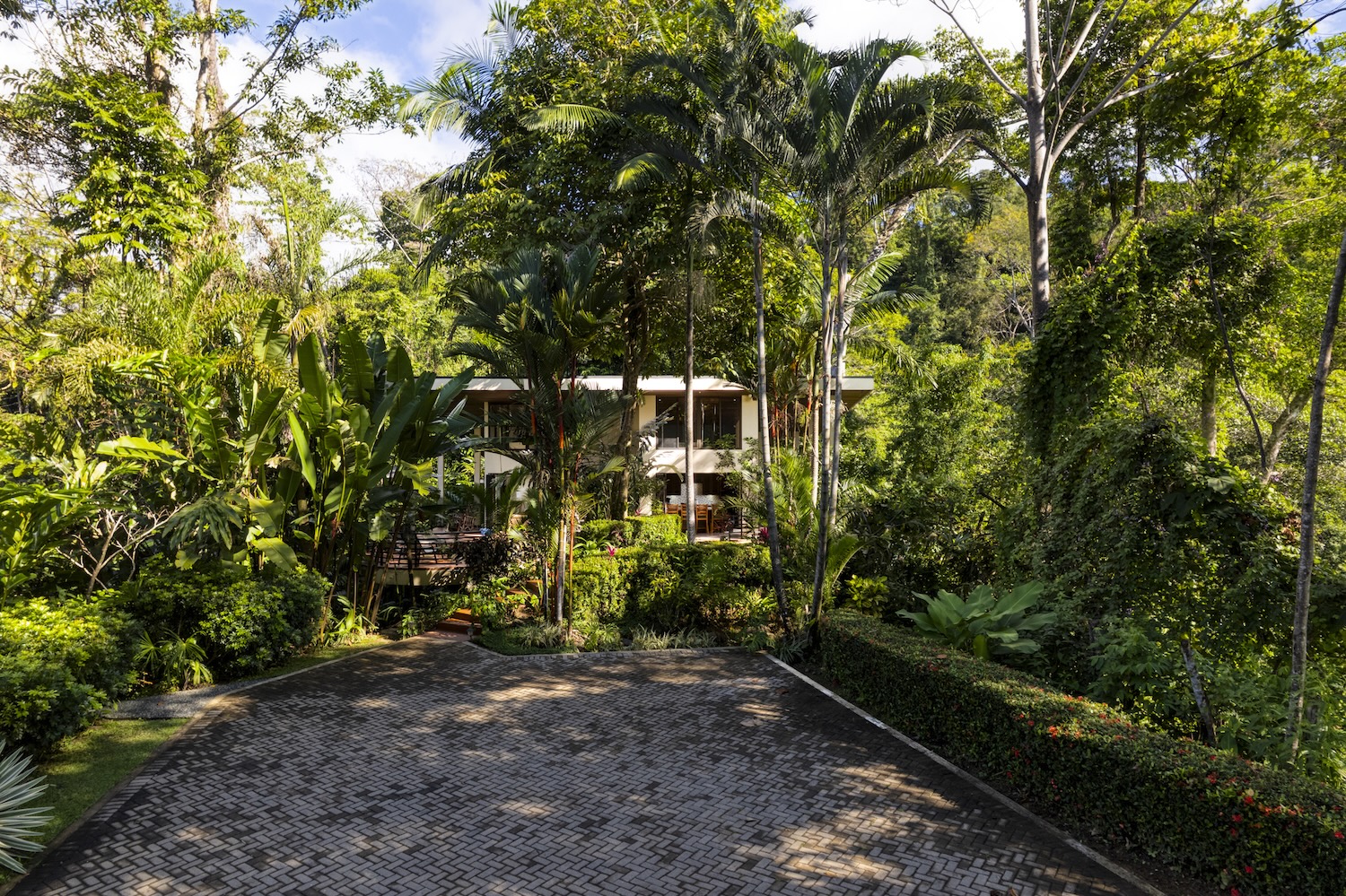 PRIVATE HOME WITH POOL, JUNGLE, AND PANORAMIC PACIFIC VIEWS, IN UVITA – 2.72 ACRES