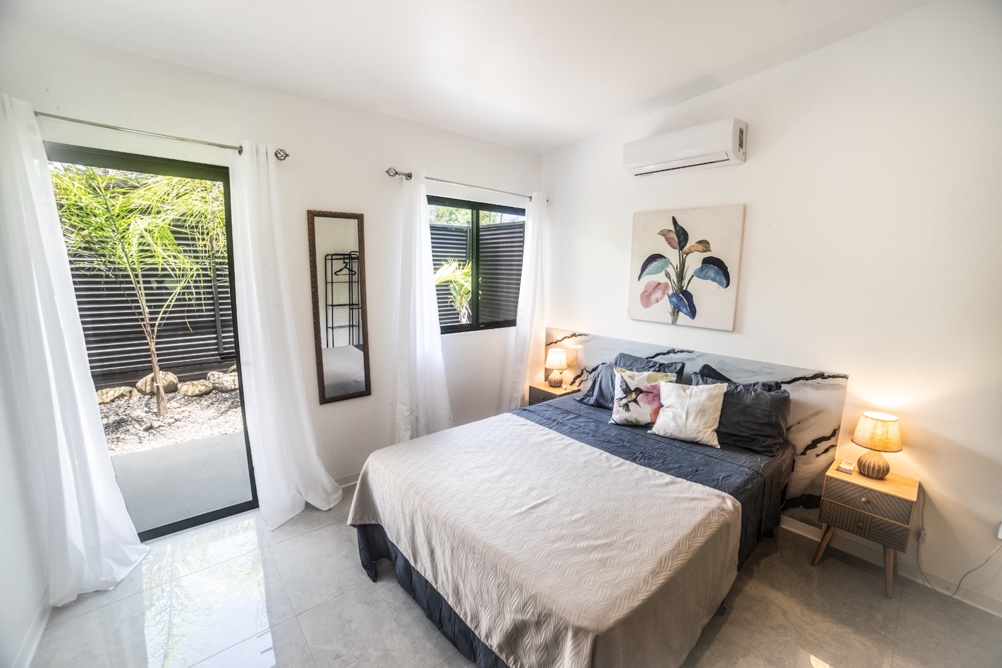 VILLA ROSAS: TROPICAL HOME WITH A POOL AND DEVELOPMENT POTENTIAL, IN UVITA