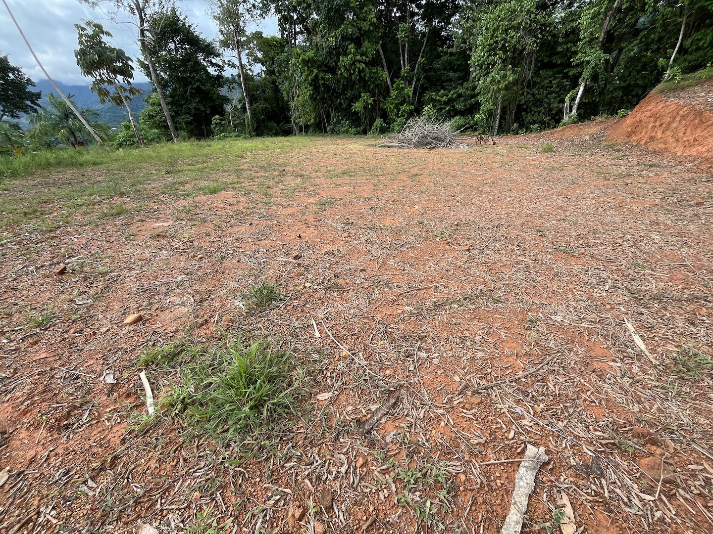 EXCLUSIVE 5.08-ACRE PROPERTY WITH OCEAN AND MOUNTAIN VIEWS, IN PUNTA MALA