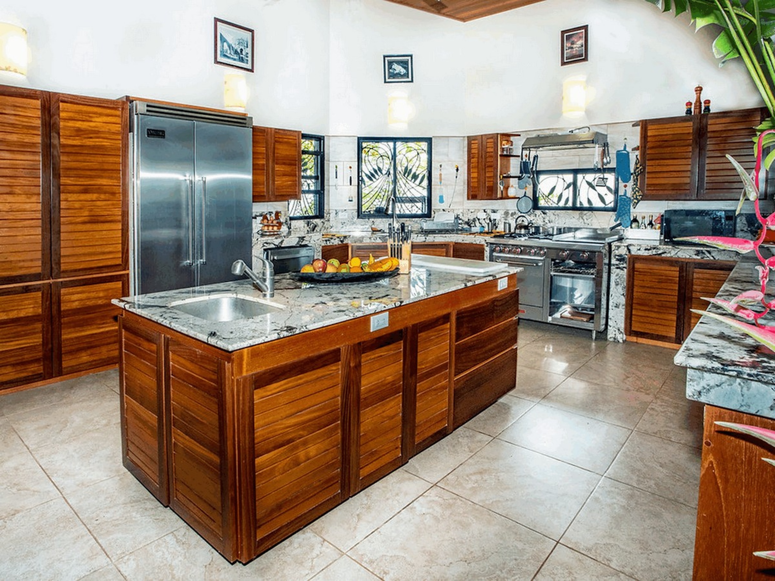 91.2-ACRE PRIVATE ESTATE WITH A MANSION, PANORAMIC OCEAN VIEWS, AND TROPICAL RAINFOREST, IN PLAYA MATAPALO