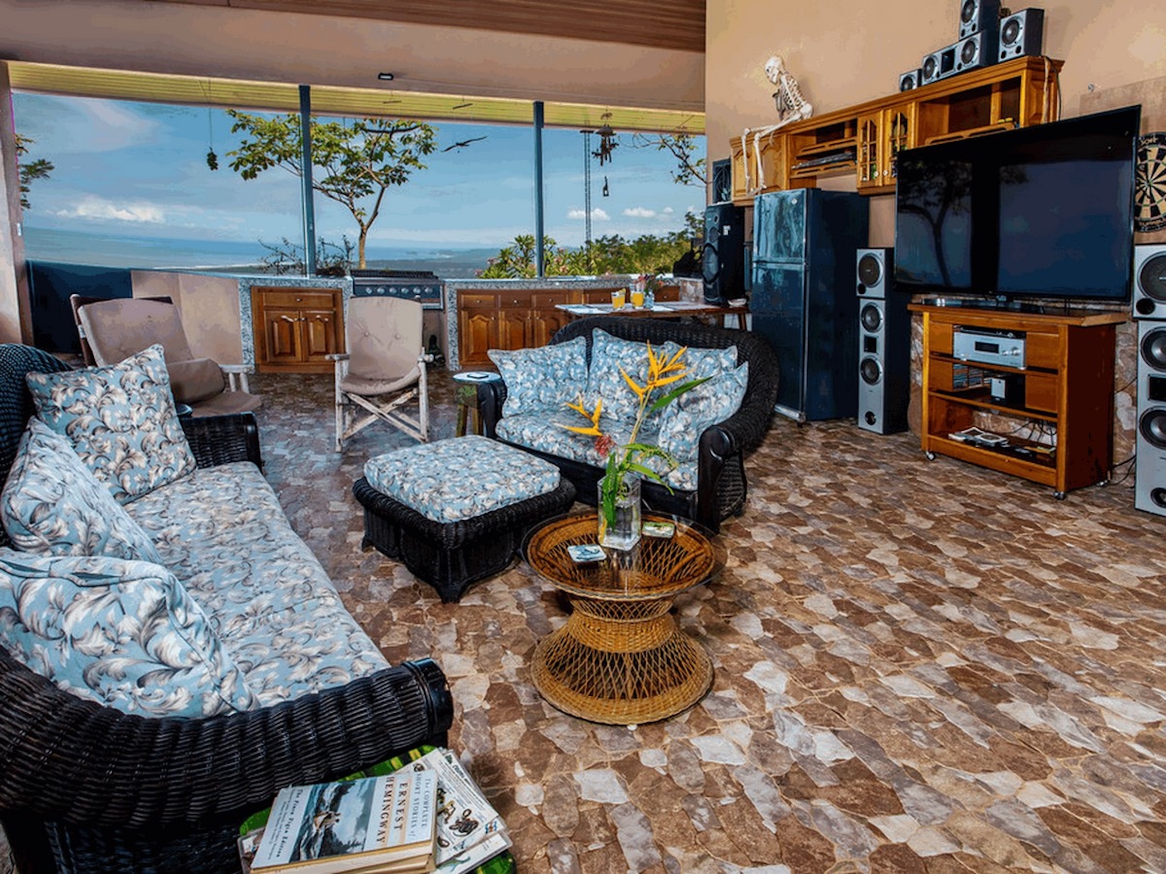 91.2-ACRE PRIVATE ESTATE WITH A MANSION, PANORAMIC OCEAN VIEWS, AND TROPICAL RAINFOREST, IN PLAYA MATAPALO