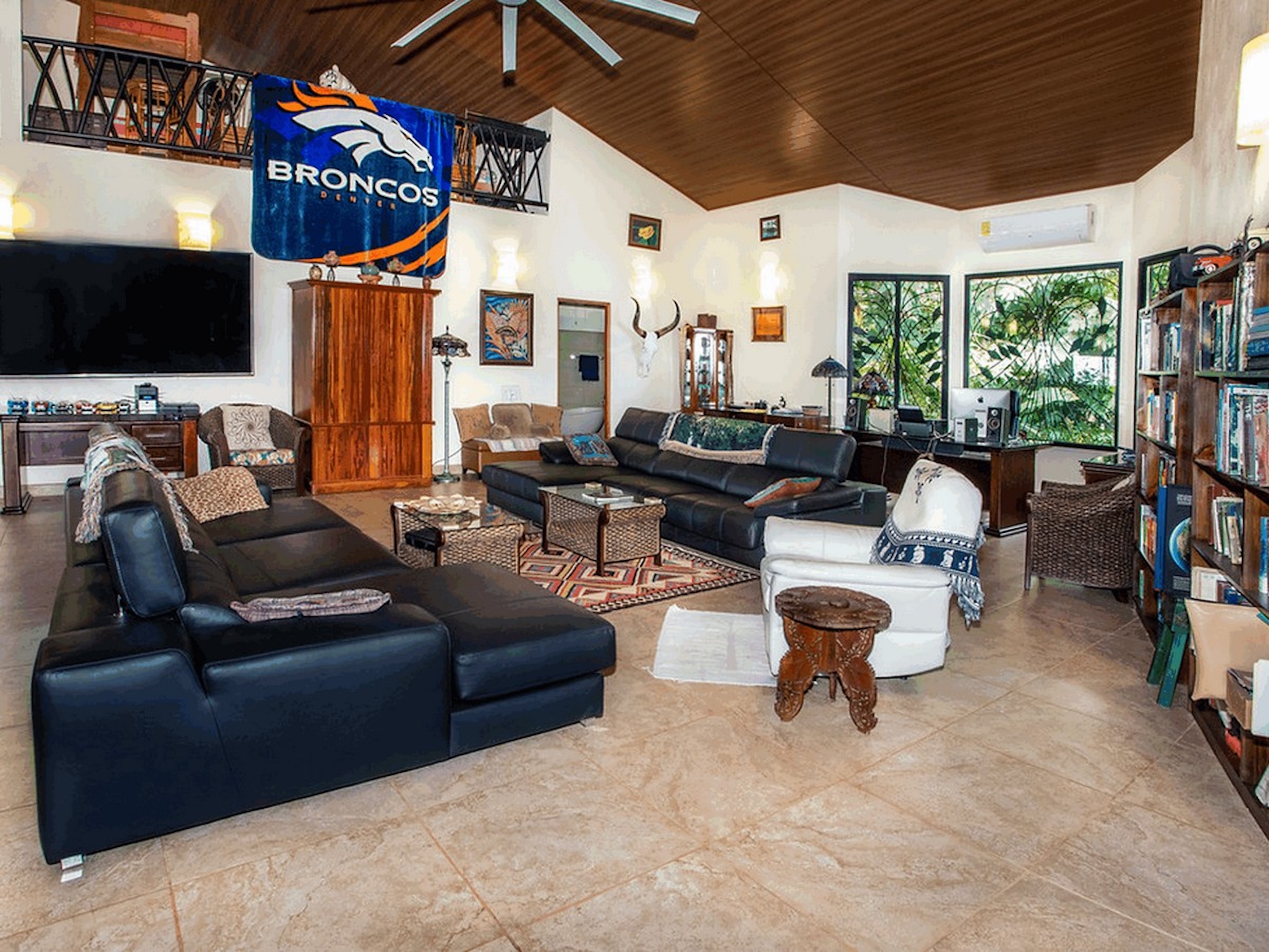 91.2-ACRE PRIVATE ESTATE WITH A MANSION, PANORAMIC OCEAN VIEWS, AND TROPICAL RAINFOREST, IN PLAYA MATAPALO