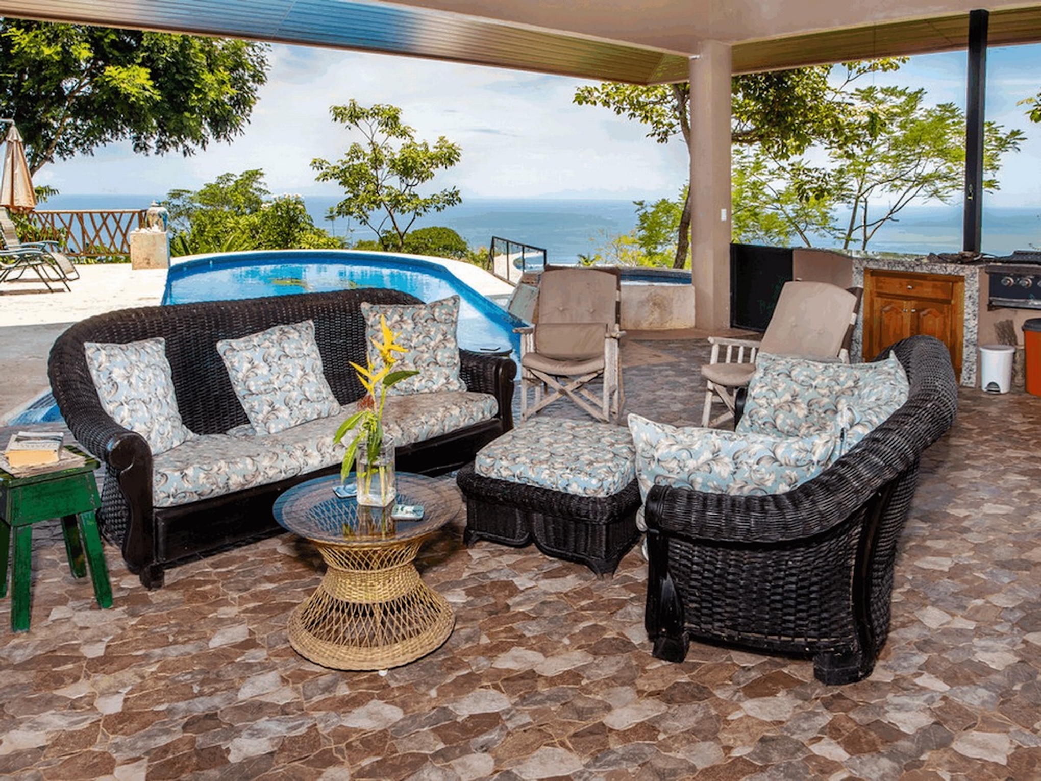 91.2-ACRE PRIVATE ESTATE WITH A MANSION, PANORAMIC OCEAN VIEWS, AND TROPICAL RAINFOREST, IN PLAYA MATAPALO