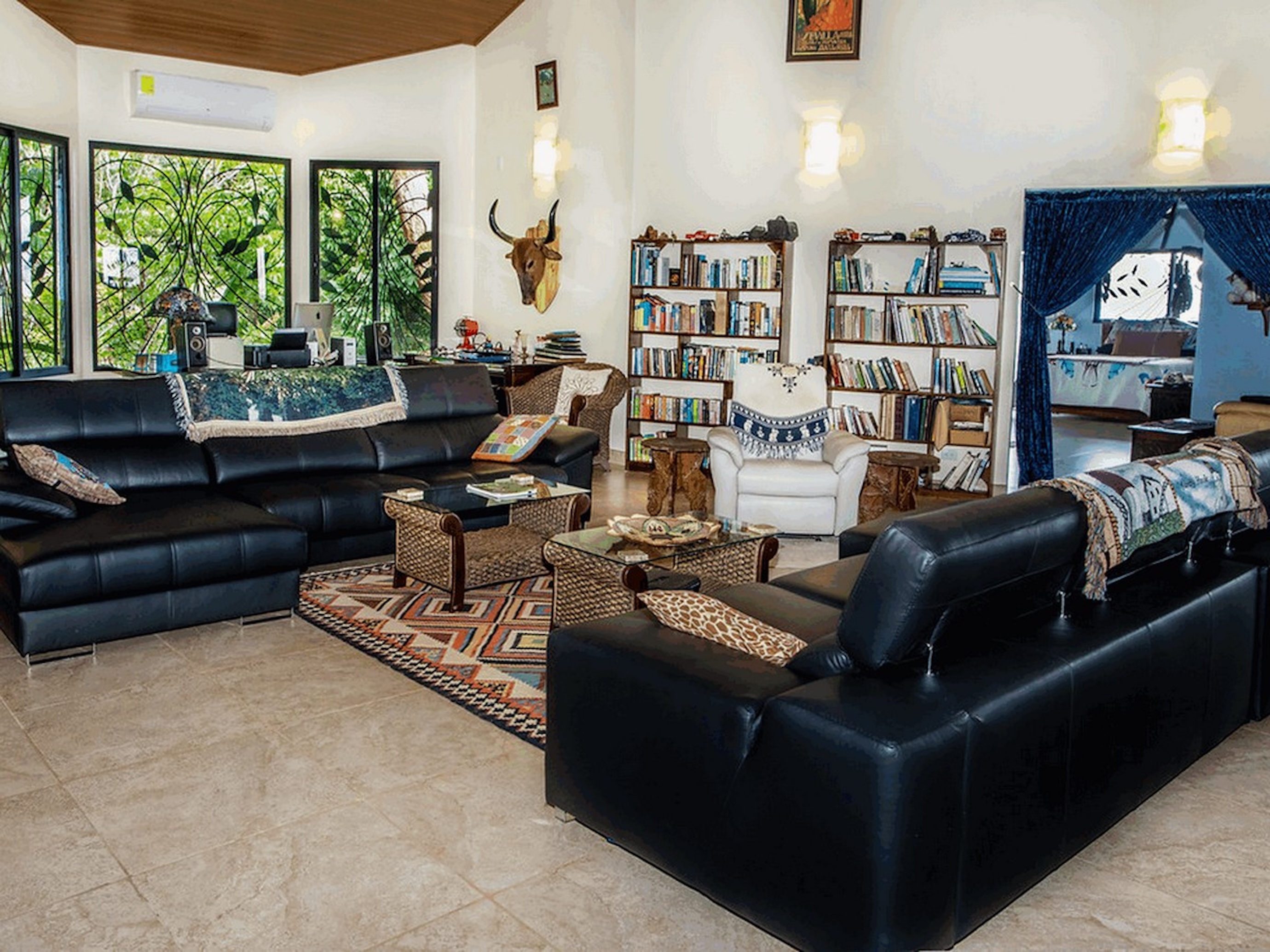 91.2-ACRE PRIVATE ESTATE WITH A MANSION, PANORAMIC OCEAN VIEWS, AND TROPICAL RAINFOREST, IN PLAYA MATAPALO