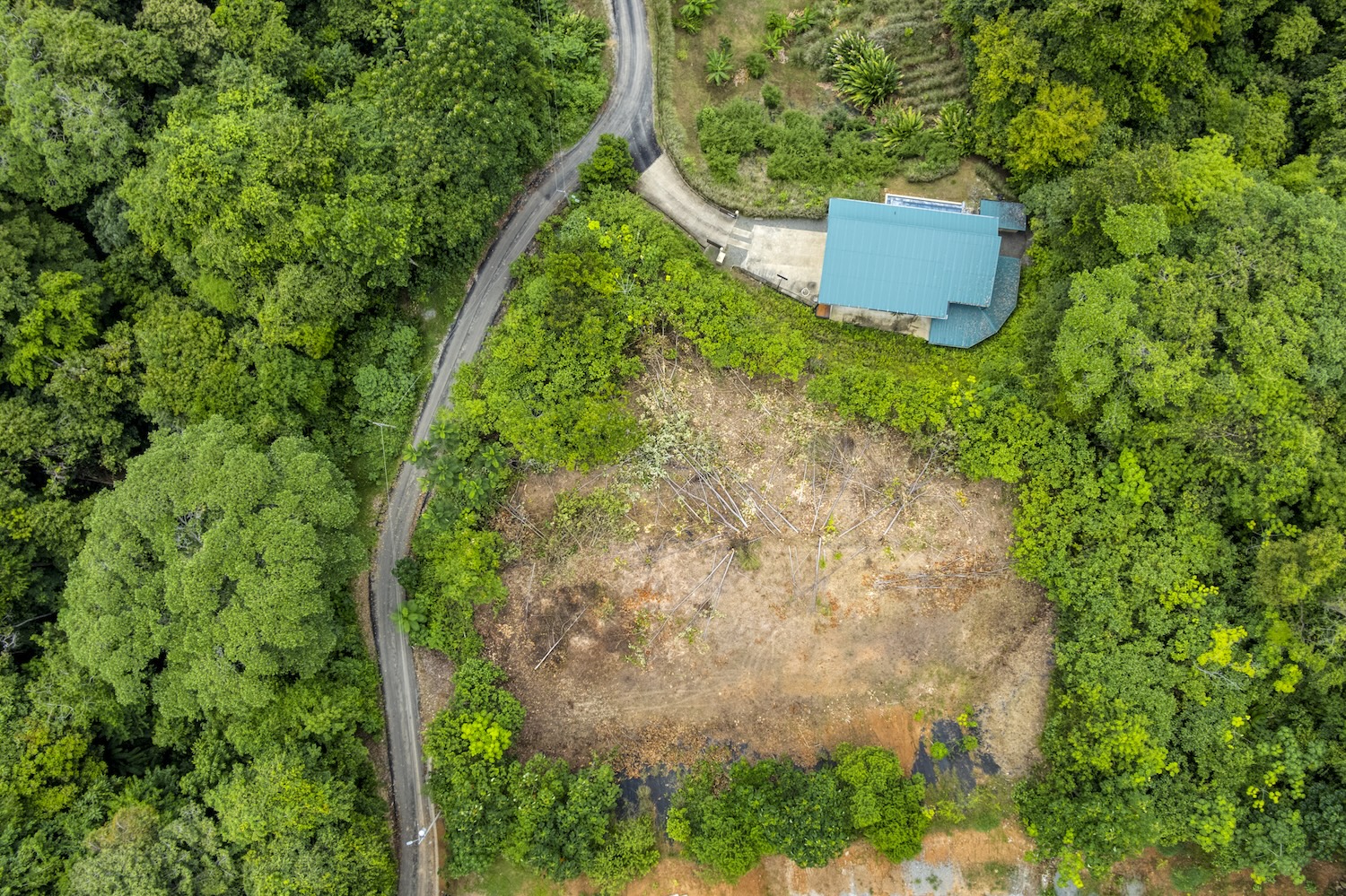 LAND WITH OCEAN VIEWS AND BUILDING POTENTIAL, IN PLAYA HERMOSA – 1.79 ACRES