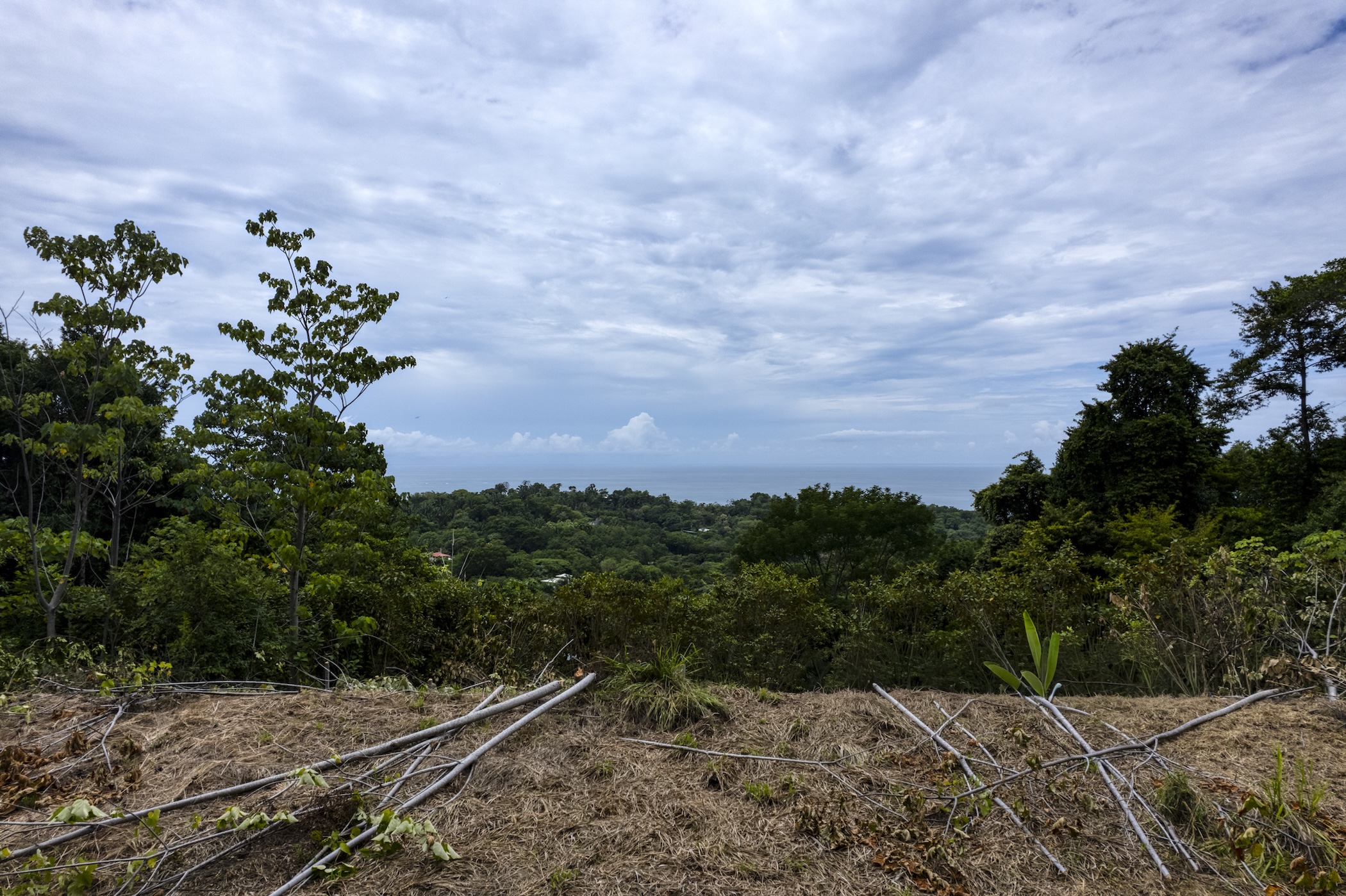 LAND WITH OCEAN VIEWS AND BUILDING POTENTIAL, IN PLAYA HERMOSA – 1.79 ACRES