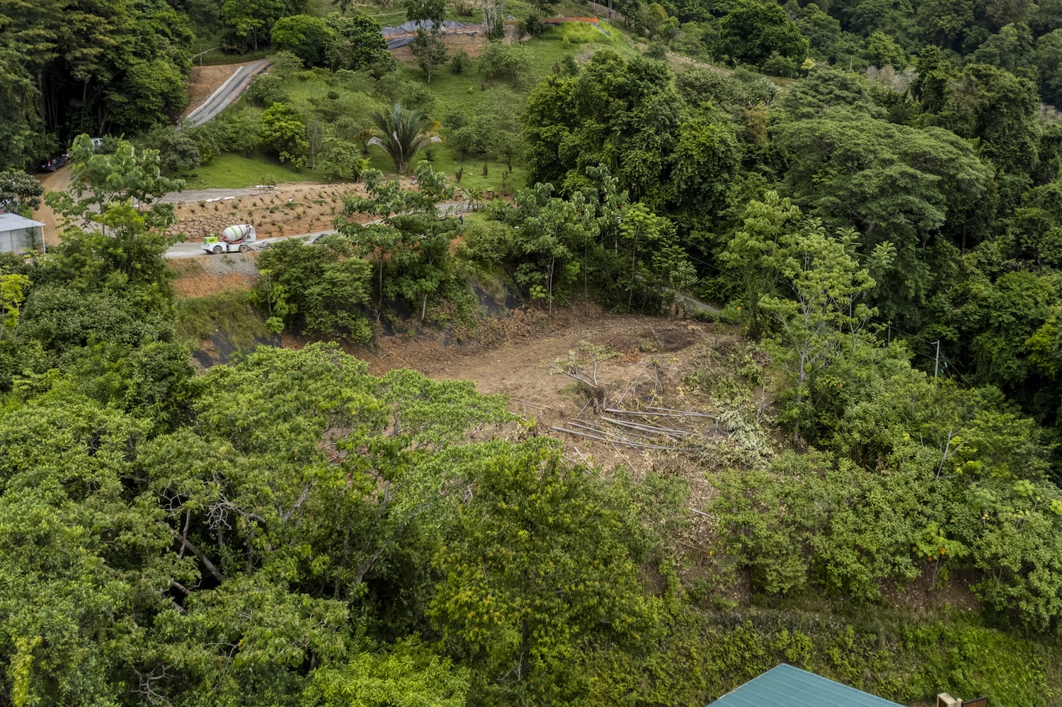 LAND WITH OCEAN VIEWS AND BUILDING POTENTIAL, IN PLAYA HERMOSA – 1.79 ACRES