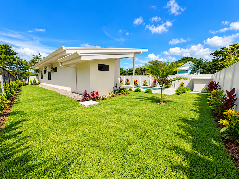 CONTEMPORARY 3-BEDROOM HOME WITH POOL AND TROPICAL GARDENS, IN UVITA – 0.11 ACRES