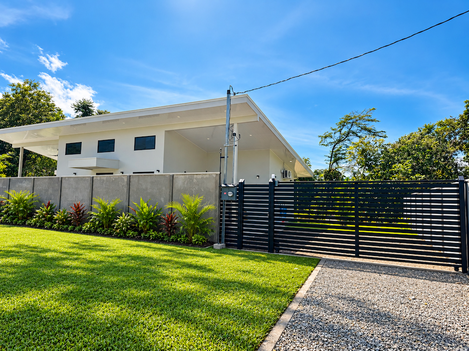 CONTEMPORARY 3-BEDROOM HOME WITH POOL AND TROPICAL GARDENS, IN UVITA – 0.11 ACRES