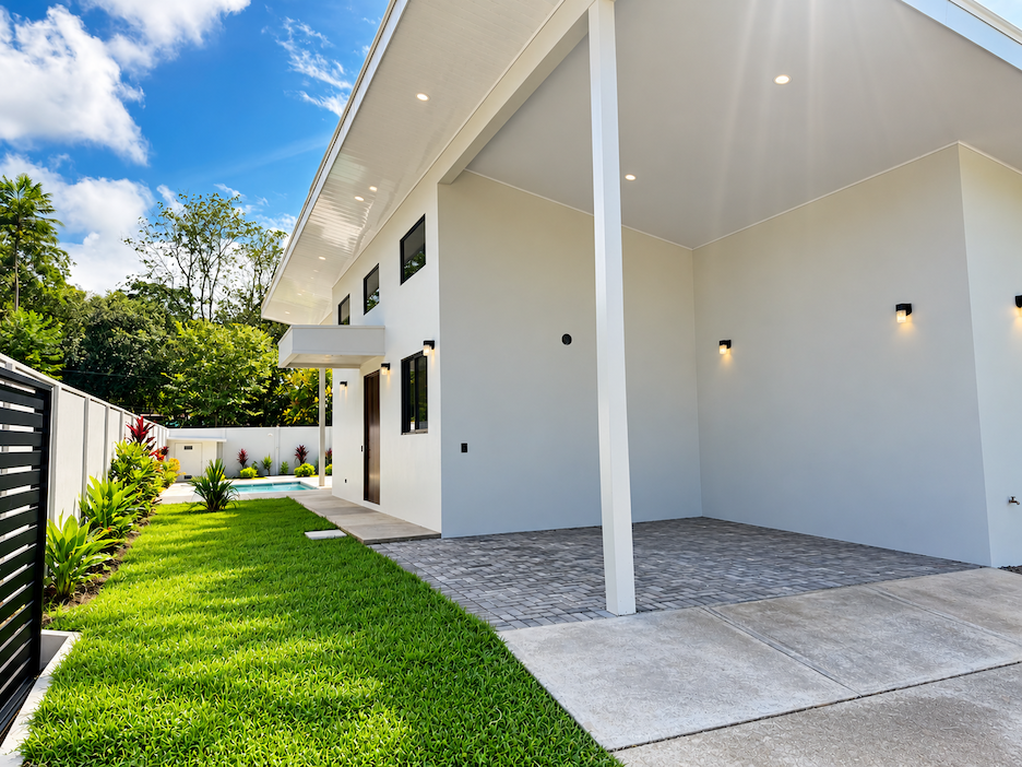 CONTEMPORARY 3-BEDROOM HOME WITH POOL AND TROPICAL GARDENS, IN UVITA – 0.11 ACRES