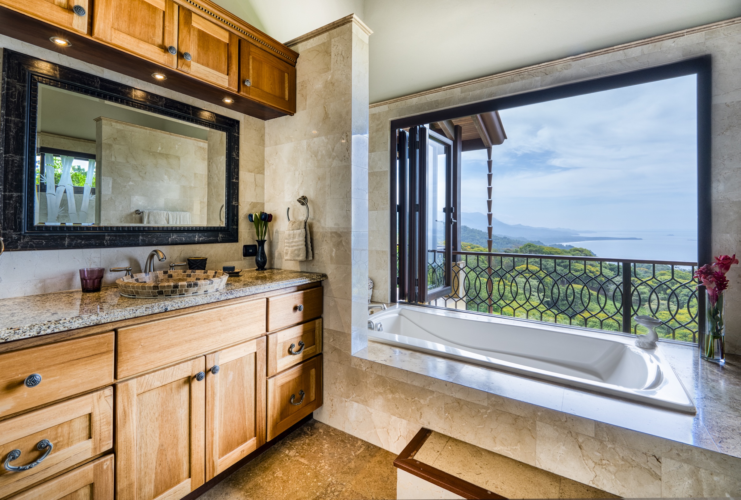 CASA LADERA: EXCLUSIVE ESTATE WITH PANORAMIC PACIFIC VIEWS, IN ESCALERAS – 6.21 ACRES