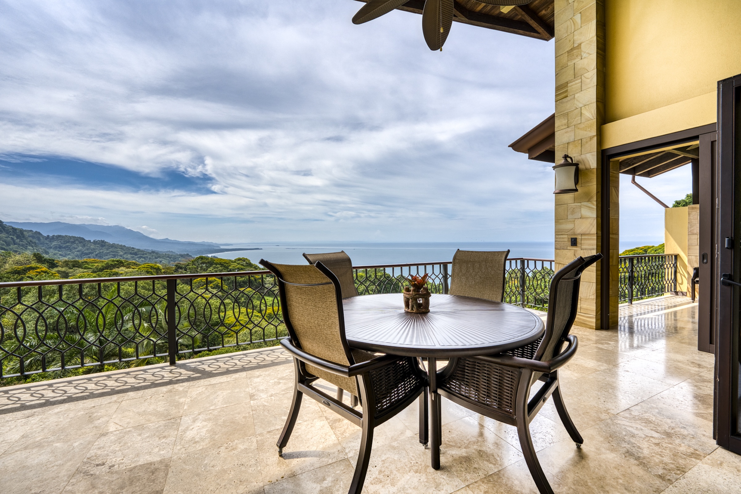 CASA LADERA: EXCLUSIVE ESTATE WITH PANORAMIC PACIFIC VIEWS, IN ESCALERAS – 6.21 ACRES