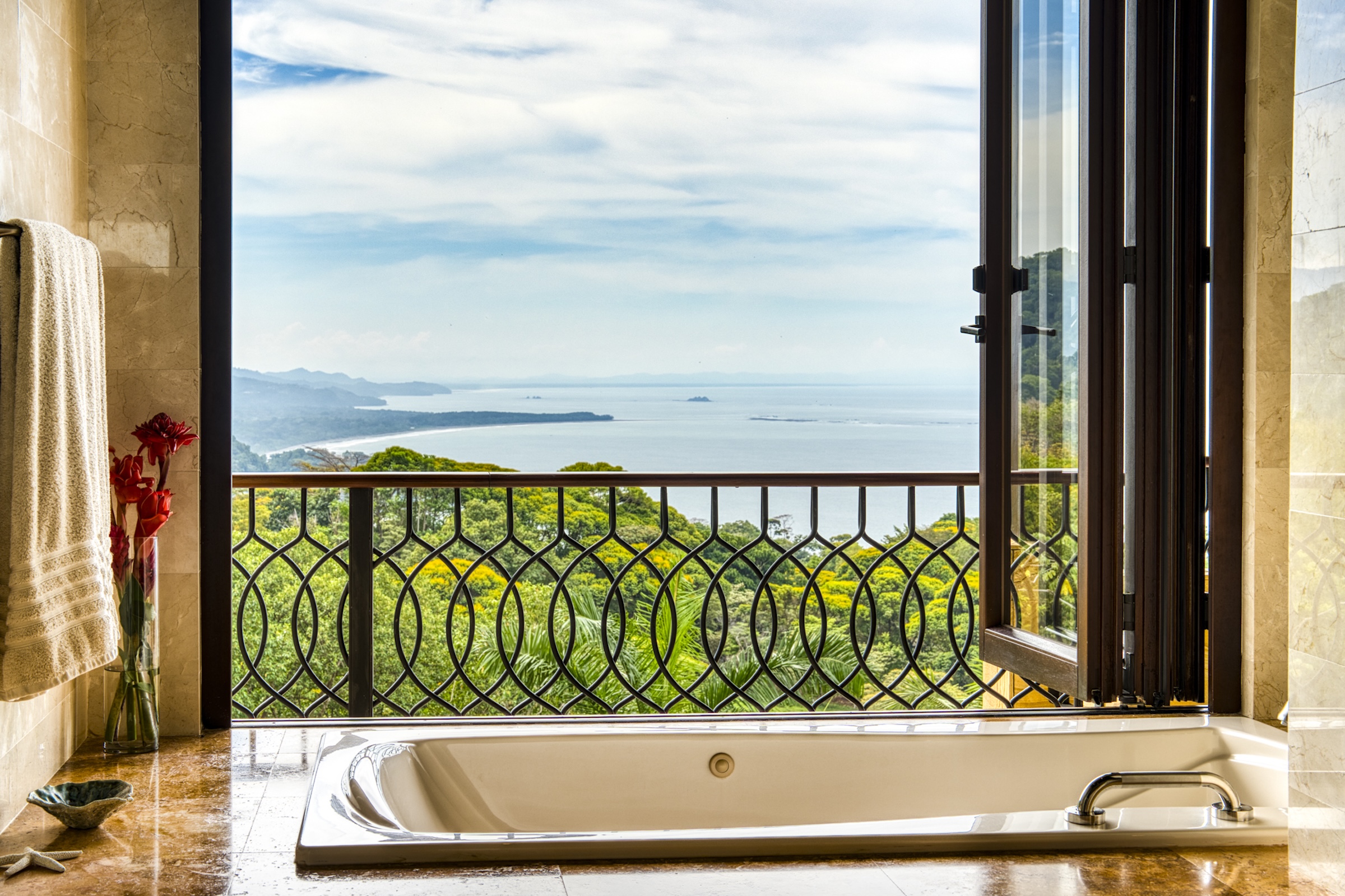 CASA LADERA: EXCLUSIVE ESTATE WITH PANORAMIC PACIFIC VIEWS, IN ESCALERAS – 6.21 ACRES