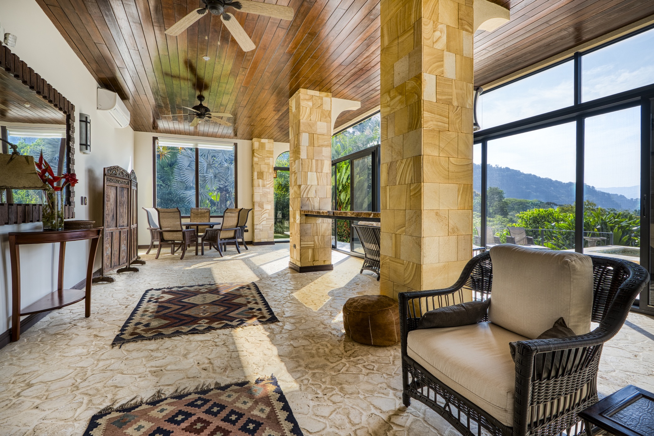CASA LADERA: EXCLUSIVE ESTATE WITH PANORAMIC PACIFIC VIEWS, IN ESCALERAS – 6.21 ACRES