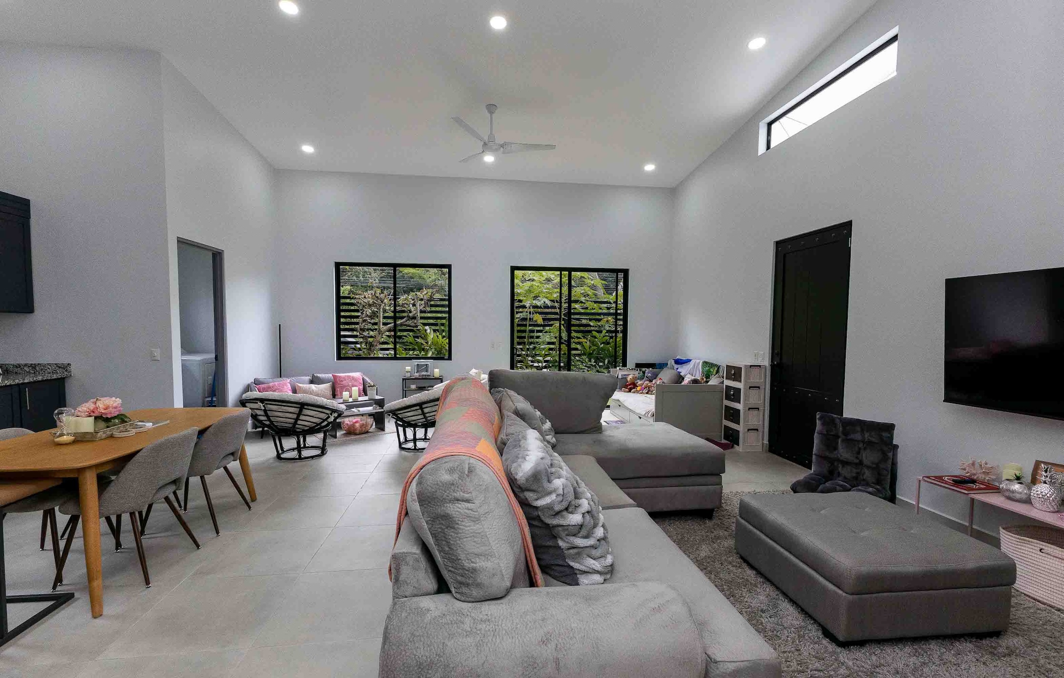 FULLY FURNISHED 2-BEDROOM HOUSE, IN QUEPOS, NEAR MANUEL ANTONIO