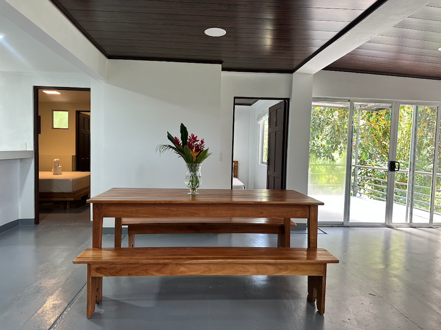 VILLA CAIMITO: EXCLUSIVE 9-BEDROOM PROPERTY WITH PACIFIC VIEWS, IN MANUEL ANTONIO