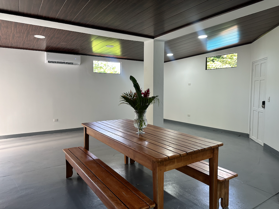 VILLA CAIMITO: EXCLUSIVE 9-BEDROOM PROPERTY WITH PACIFIC VIEWS, IN MANUEL ANTONIO