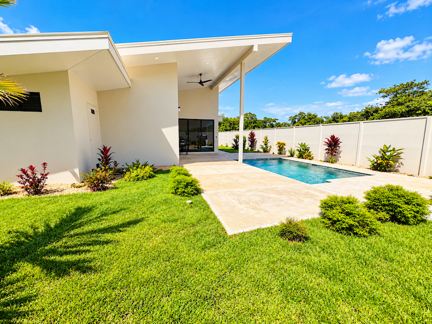 CONTEMPORARY 3-BEDROOM HOME WITH POOL AND TROPICAL GARDENS, IN UVITA – 0.11 ACRES