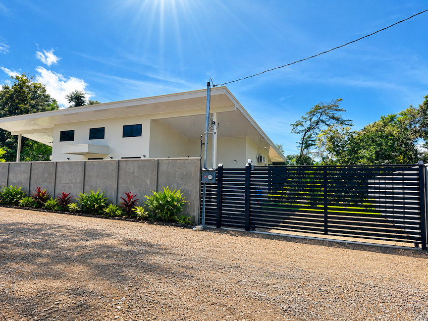 CONTEMPORARY 3-BEDROOM HOME WITH POOL AND TROPICAL GARDENS, IN UVITA – 0.11 ACRES
