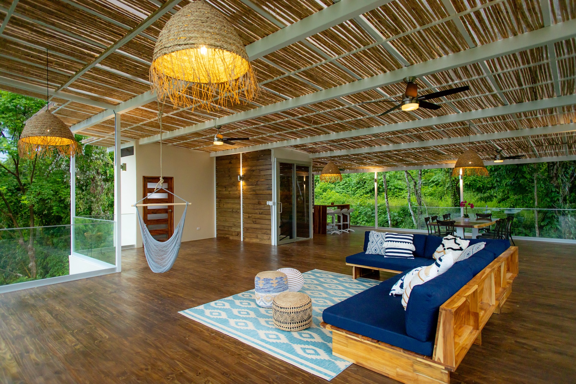 VILLA CAIMITO: EXCLUSIVE 9-BEDROOM PROPERTY WITH PACIFIC VIEWS, IN MANUEL ANTONIO
