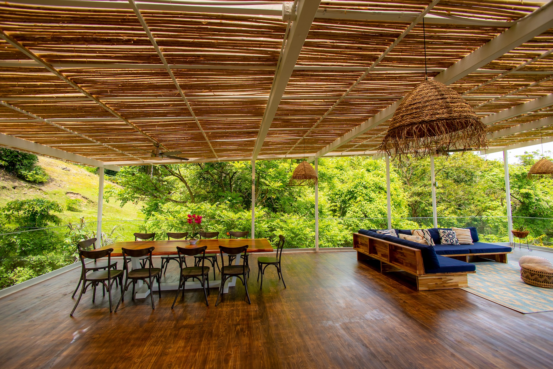 VILLA CAIMITO: EXCLUSIVE 9-BEDROOM PROPERTY WITH PACIFIC VIEWS, IN MANUEL ANTONIO