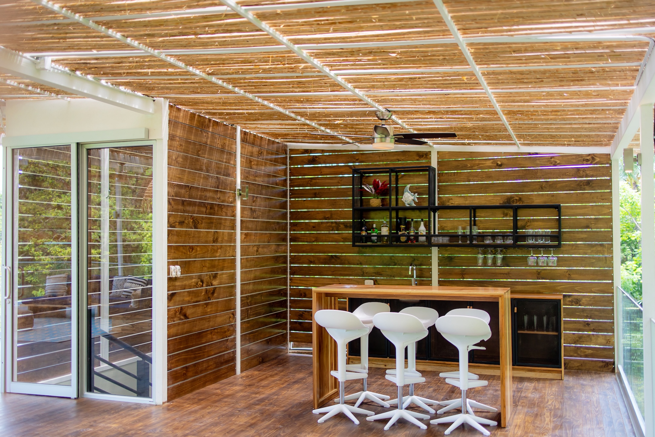 VILLA CAIMITO: EXCLUSIVE 9-BEDROOM PROPERTY WITH PACIFIC VIEWS, IN MANUEL ANTONIO