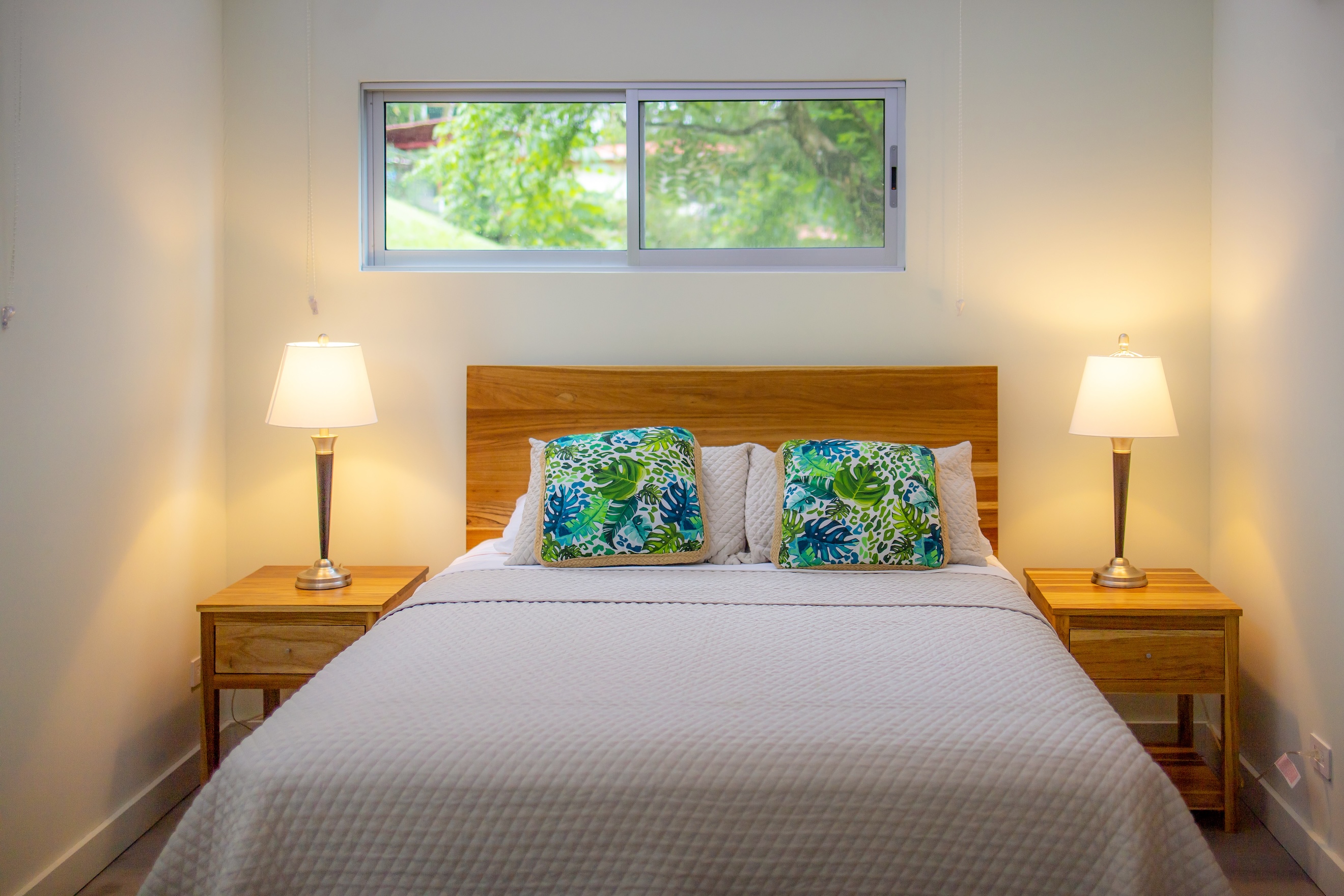 VILLA CAIMITO: EXCLUSIVE 9-BEDROOM PROPERTY WITH PACIFIC VIEWS, IN MANUEL ANTONIO