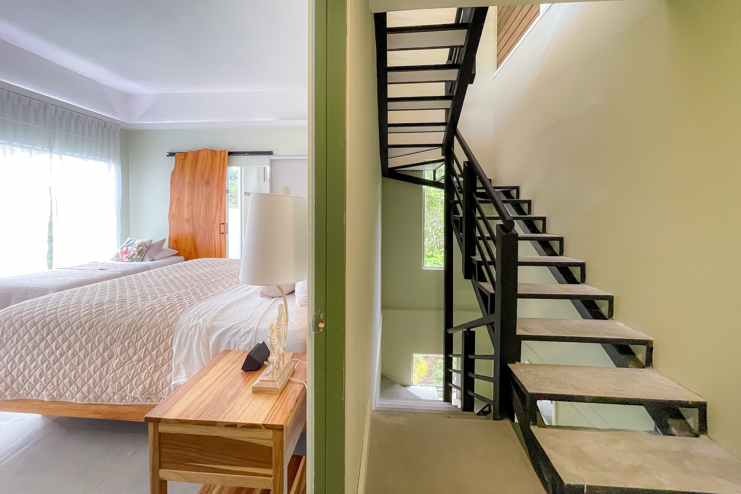 VILLA CAIMITO: EXCLUSIVE 9-BEDROOM PROPERTY WITH PACIFIC VIEWS, IN MANUEL ANTONIO