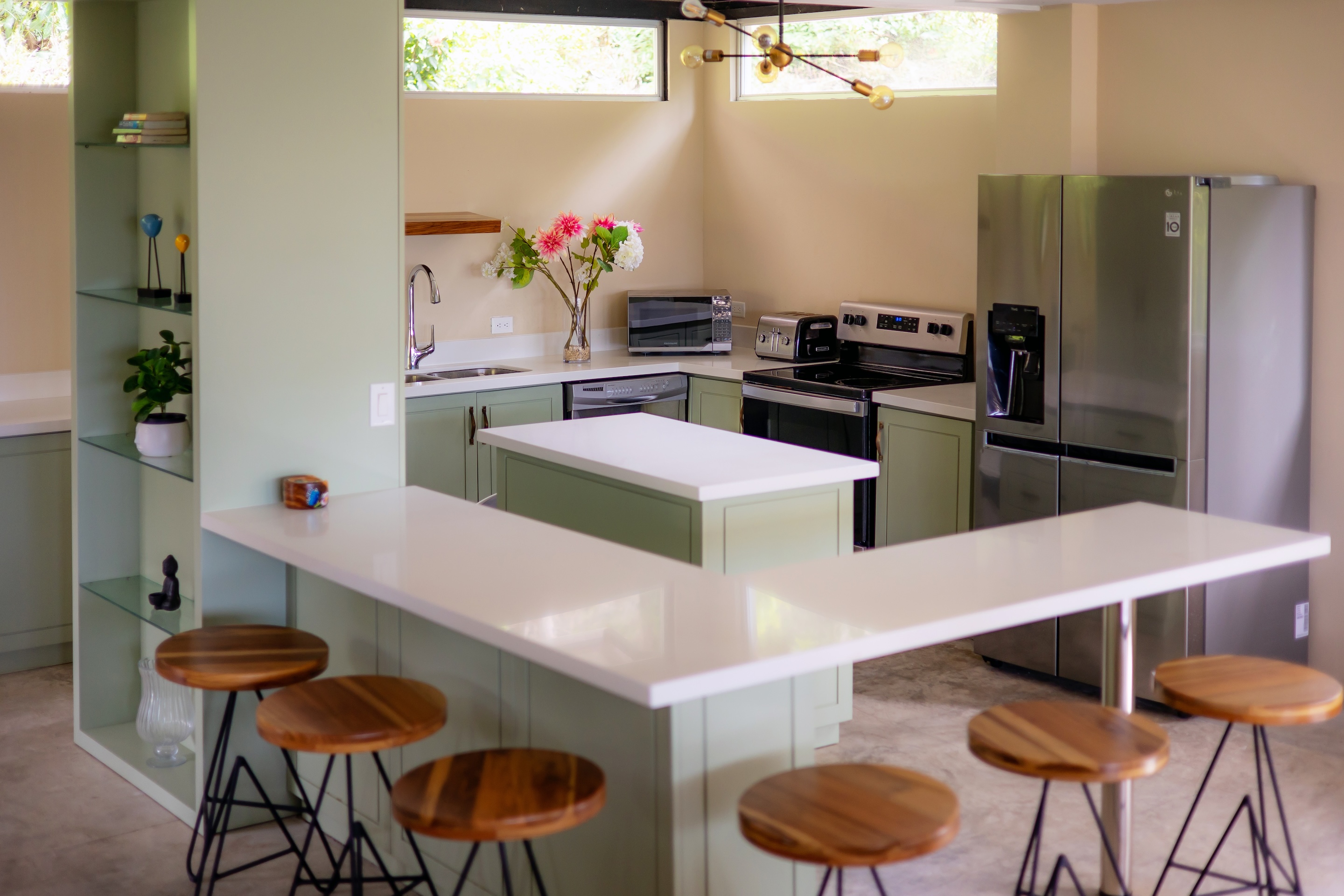 VILLA CAIMITO: EXCLUSIVE 9-BEDROOM PROPERTY WITH PACIFIC VIEWS, IN MANUEL ANTONIO