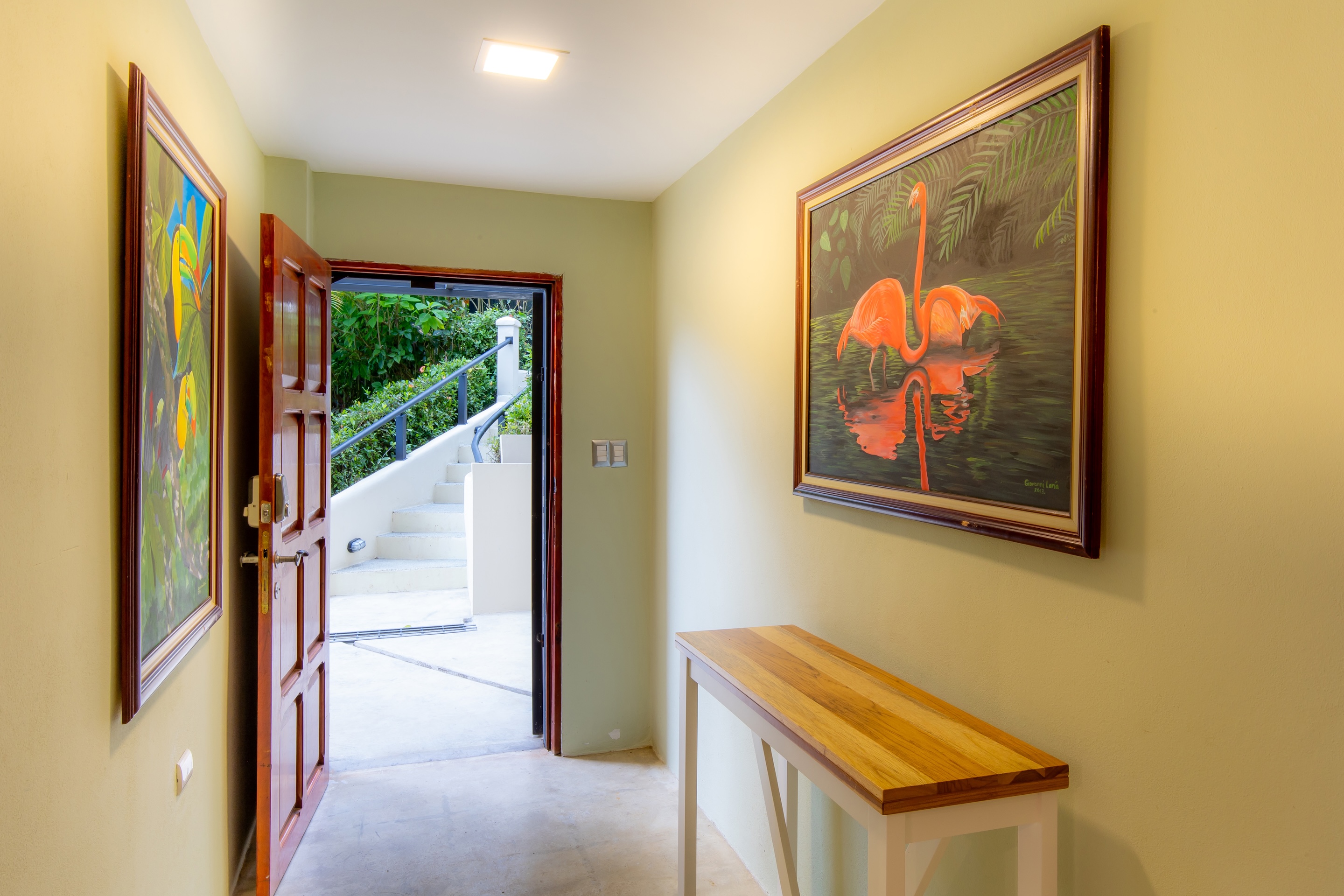 VILLA CAIMITO: EXCLUSIVE 9-BEDROOM PROPERTY WITH PACIFIC VIEWS, IN MANUEL ANTONIO