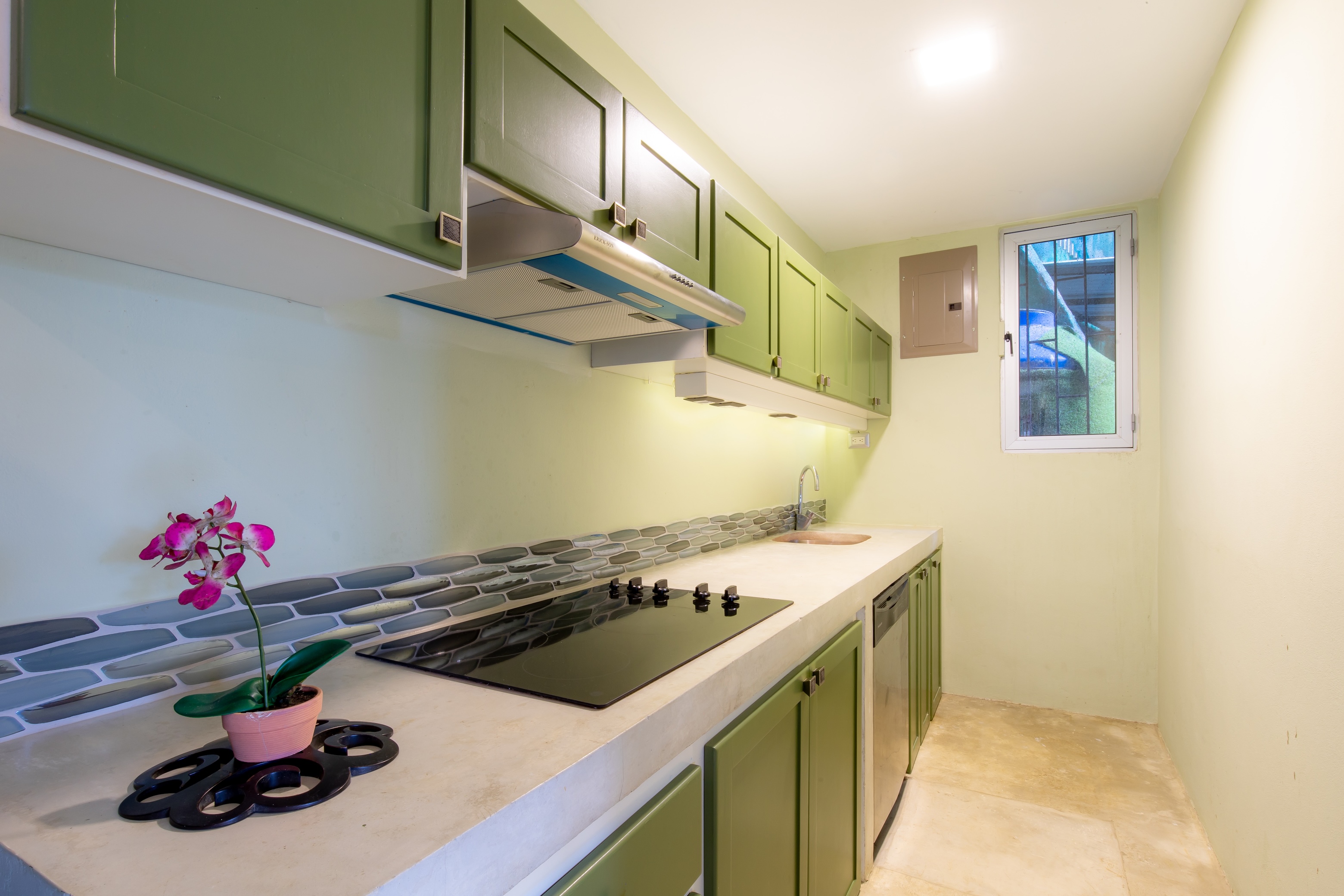 VILLA CAIMITO: EXCLUSIVE 9-BEDROOM PROPERTY WITH PACIFIC VIEWS, IN MANUEL ANTONIO
