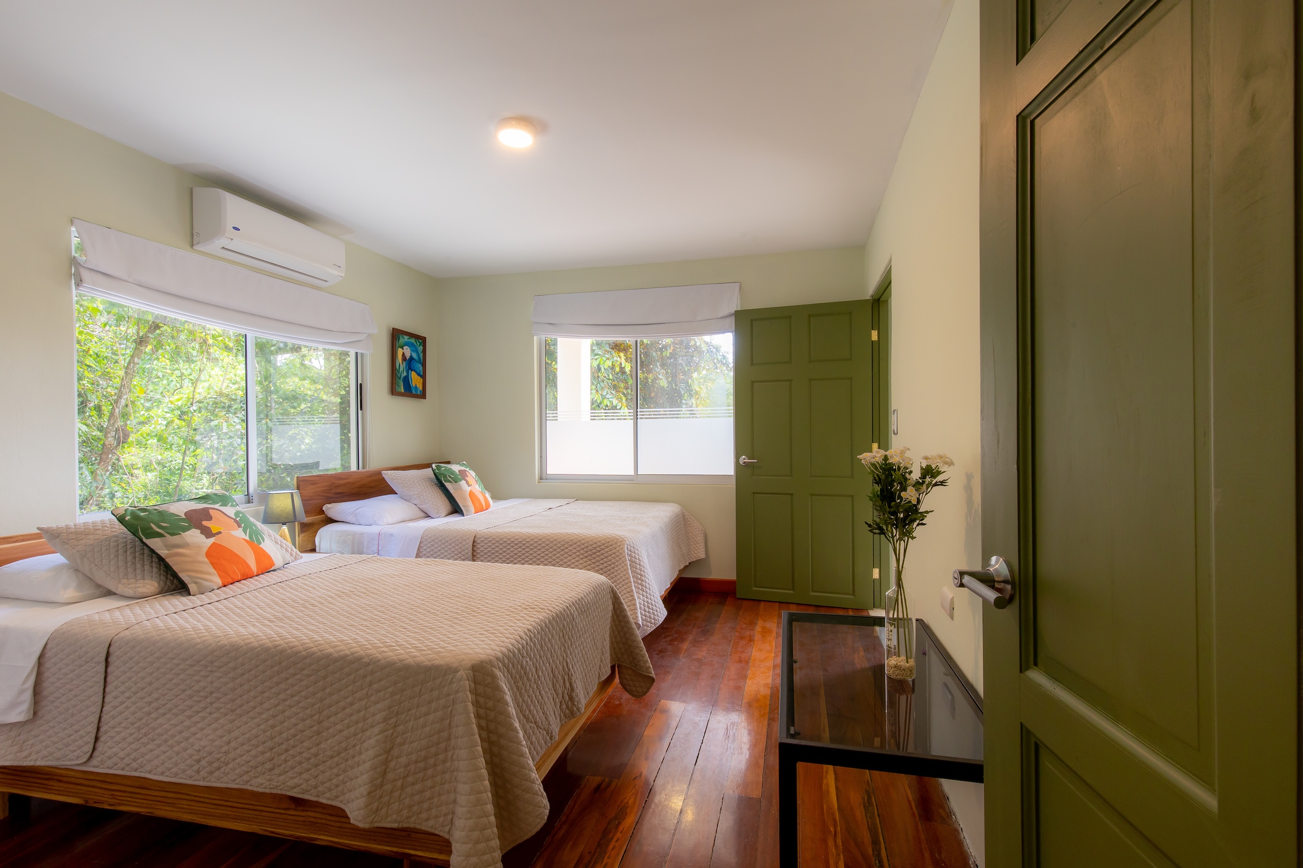 VILLA CAIMITO: EXCLUSIVE 9-BEDROOM PROPERTY WITH PACIFIC VIEWS, IN MANUEL ANTONIO