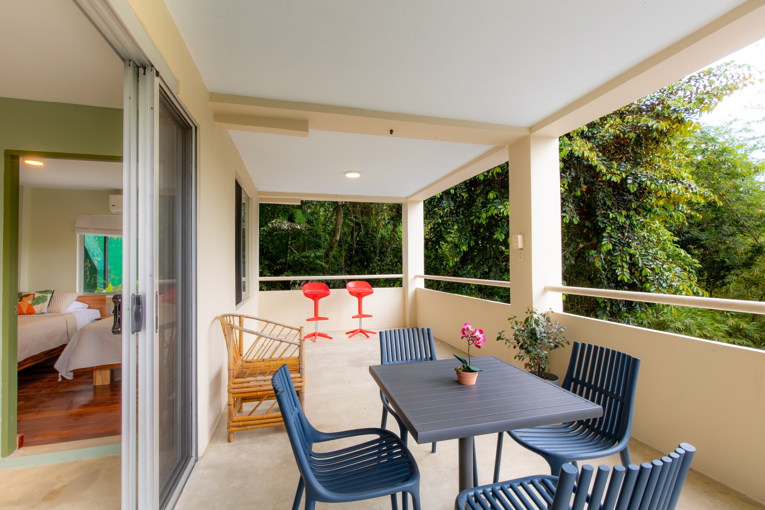 VILLA CAIMITO: EXCLUSIVE 9-BEDROOM PROPERTY WITH PACIFIC VIEWS, IN MANUEL ANTONIO