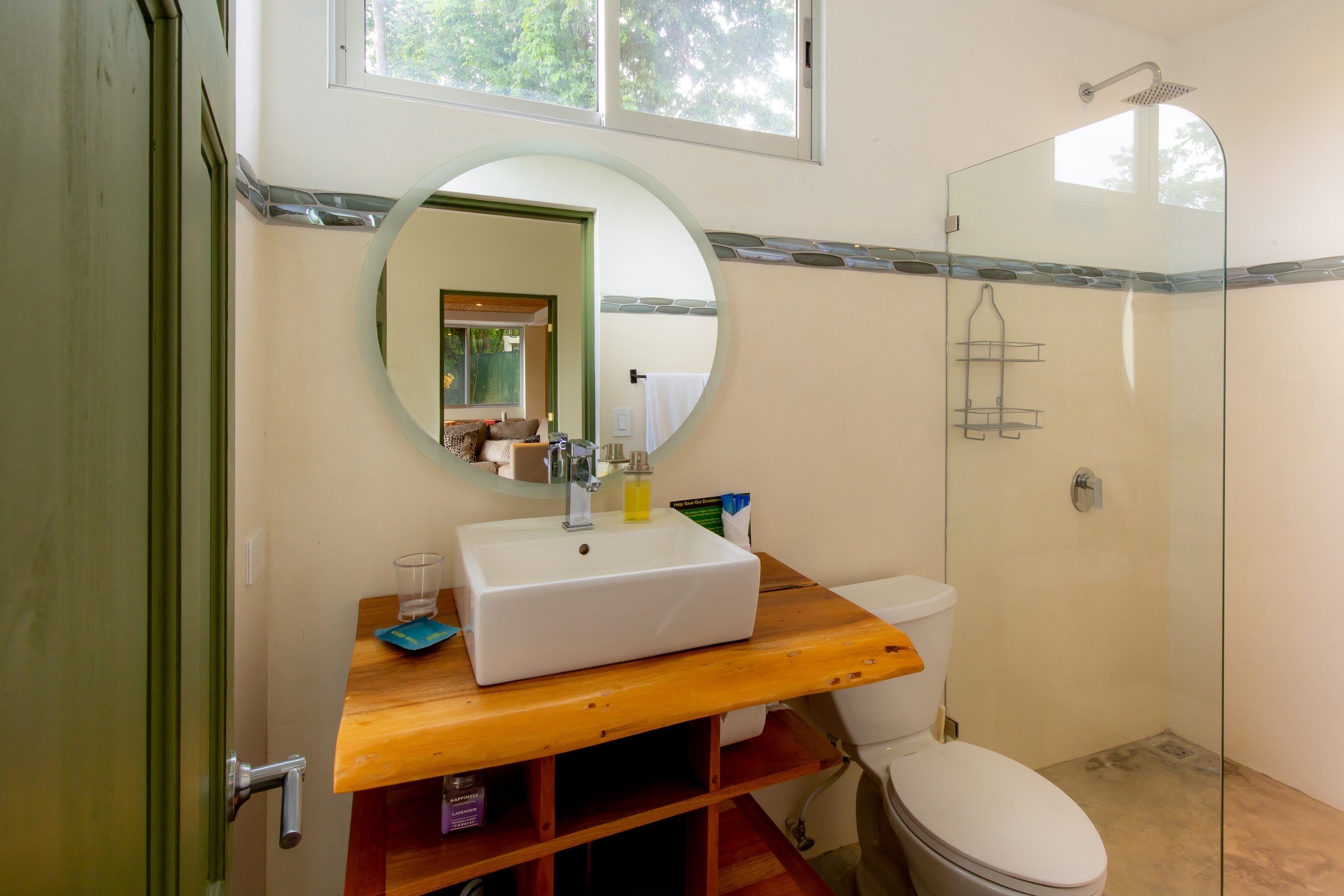VILLA CAIMITO: EXCLUSIVE 9-BEDROOM PROPERTY WITH PACIFIC VIEWS, IN MANUEL ANTONIO