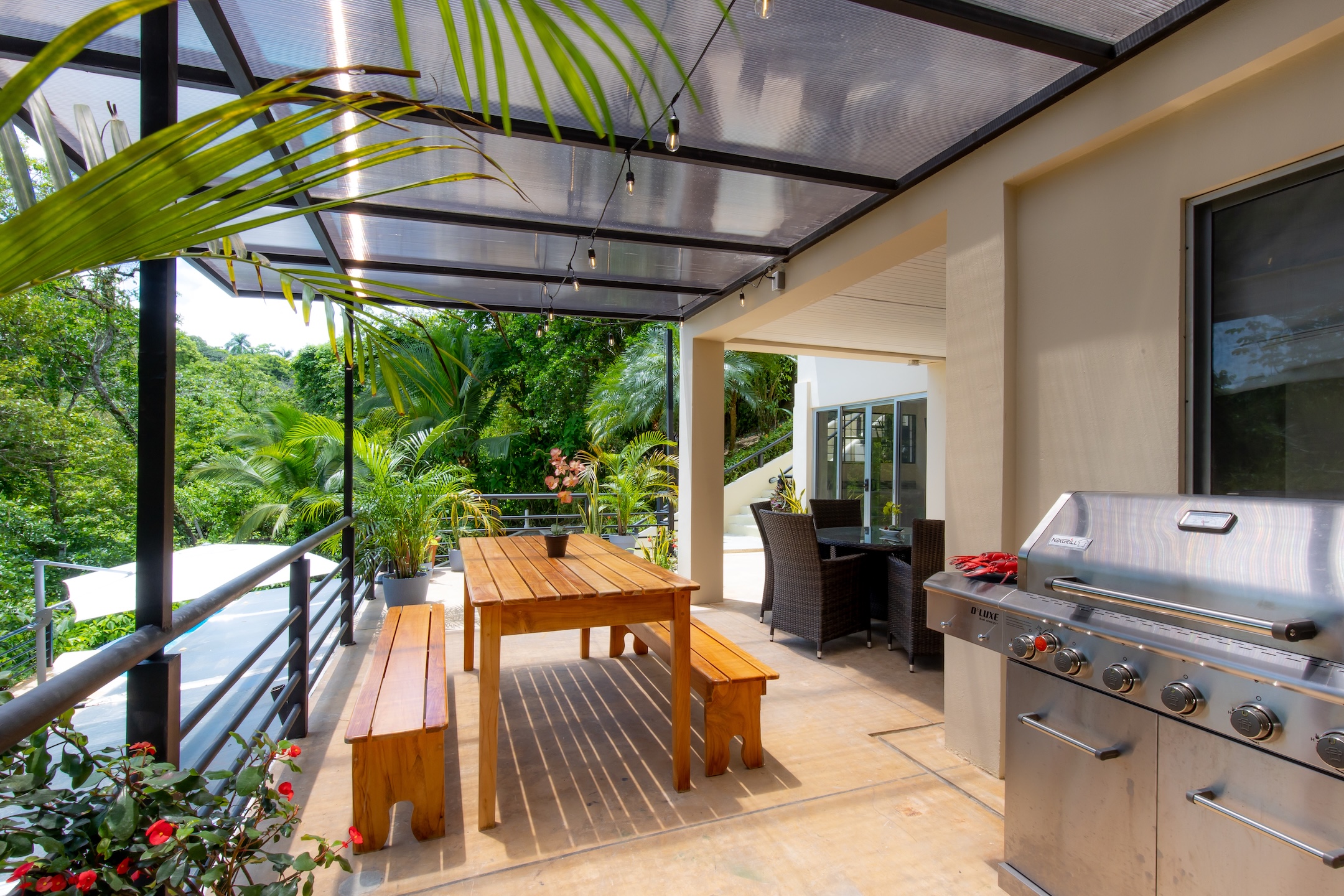 VILLA CAIMITO: EXCLUSIVE 9-BEDROOM PROPERTY WITH PACIFIC VIEWS, IN MANUEL ANTONIO