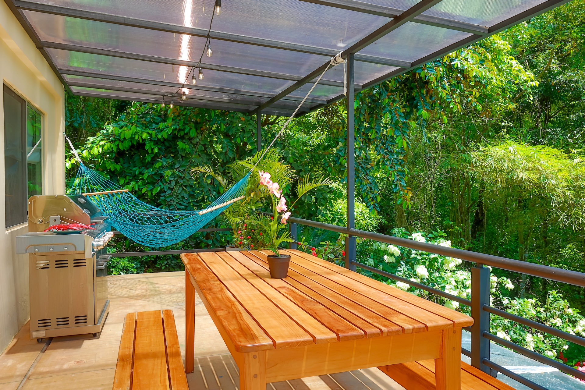 VILLA CAIMITO: EXCLUSIVE 9-BEDROOM PROPERTY WITH PACIFIC VIEWS, IN MANUEL ANTONIO