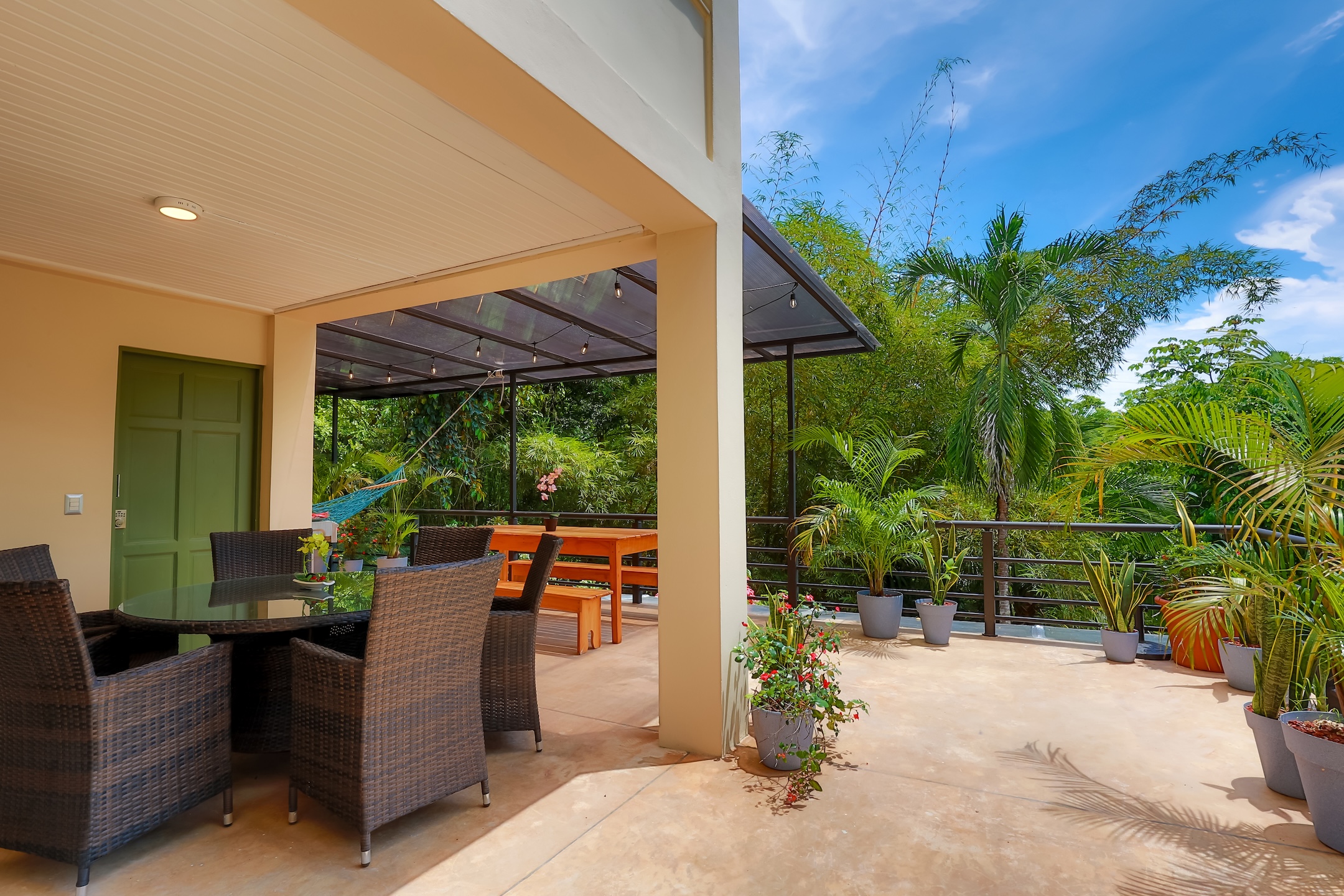 VILLA CAIMITO: EXCLUSIVE 9-BEDROOM PROPERTY WITH PACIFIC VIEWS, IN MANUEL ANTONIO